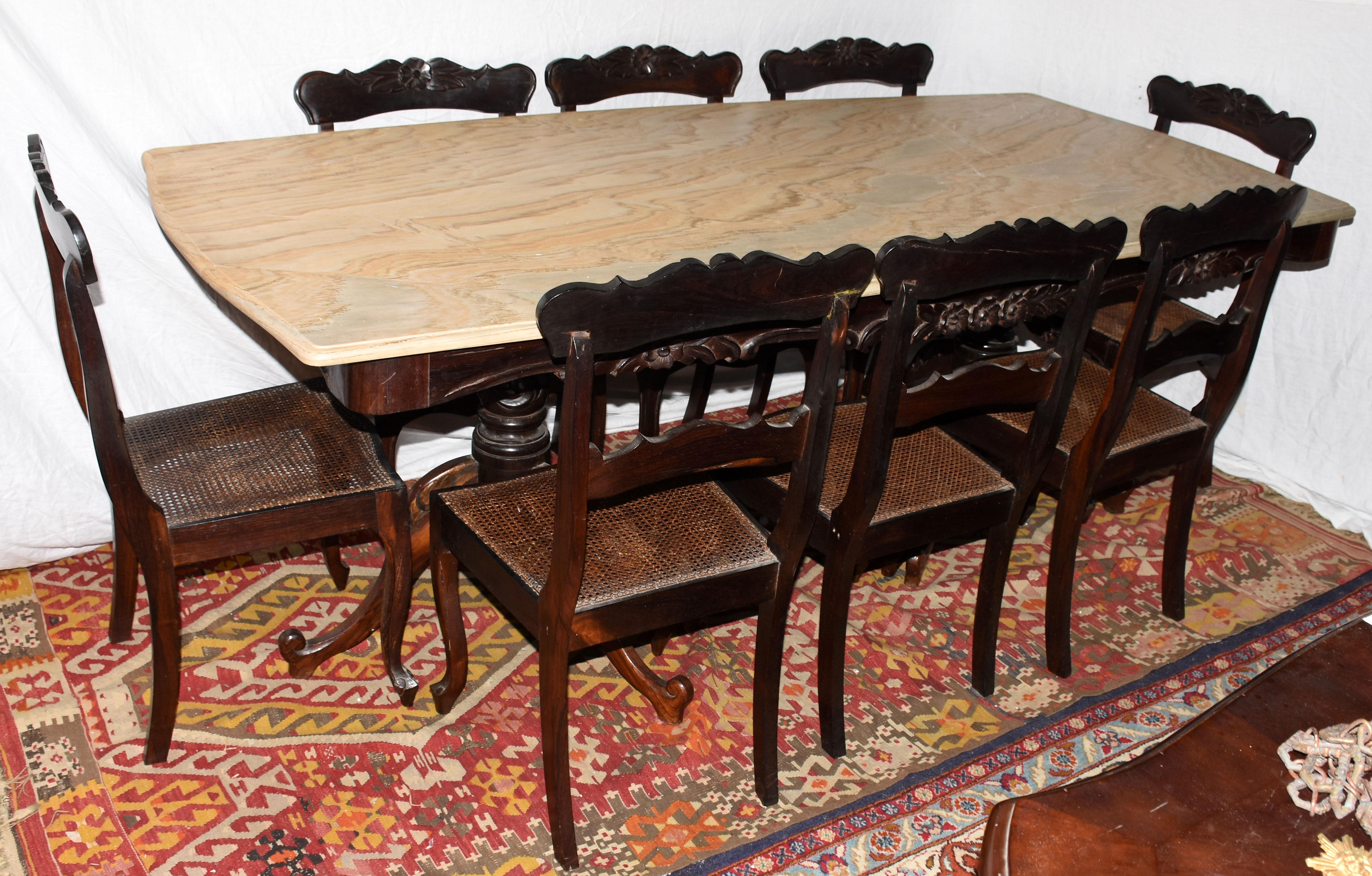 Mesa de jantar de jacarandá com saia entalhada, base em duplo... - foto 1 de 6