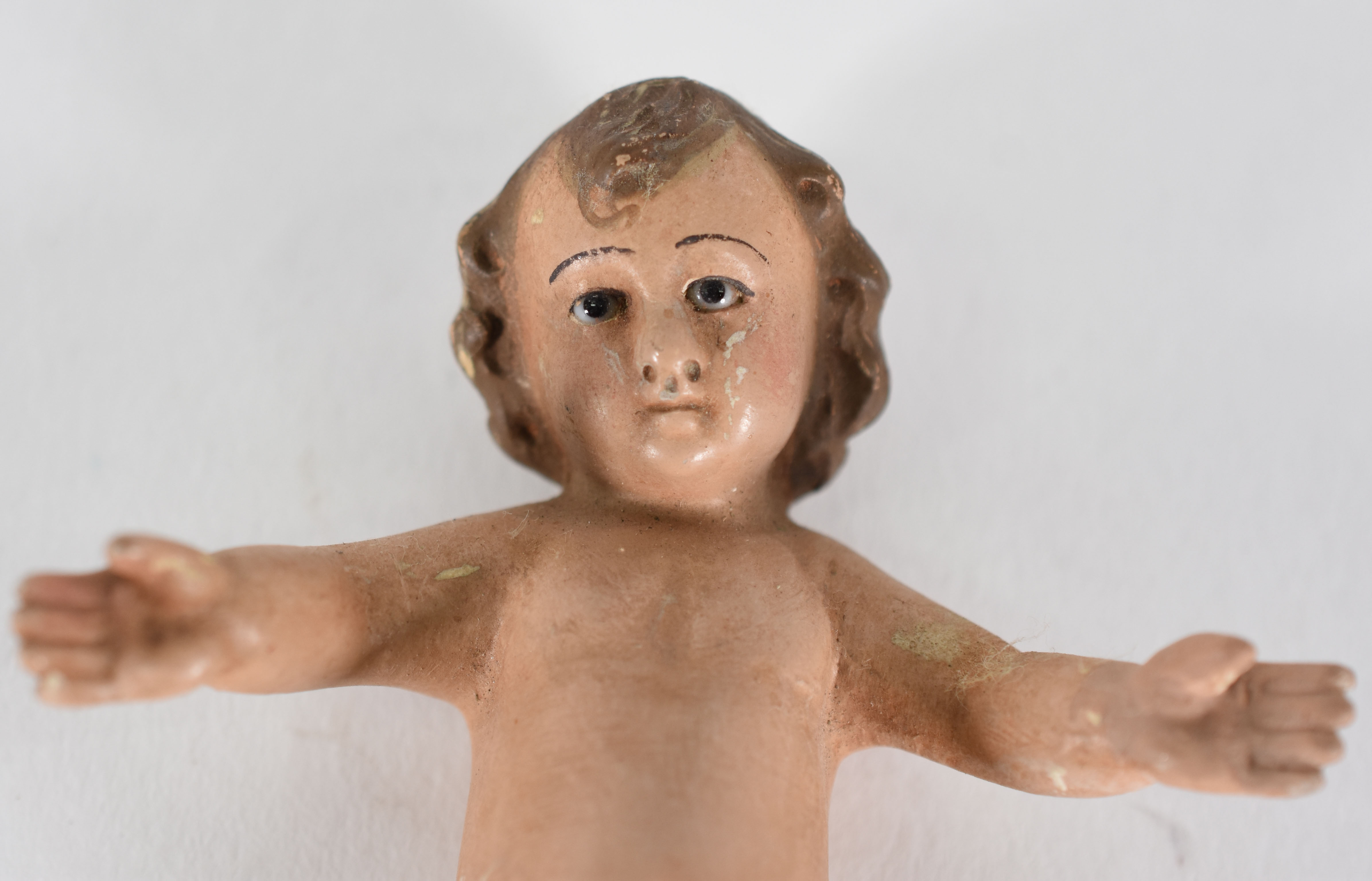 Pequeno menino Deus de madeira policromada e olhos de vidro. - foto 3 de 3