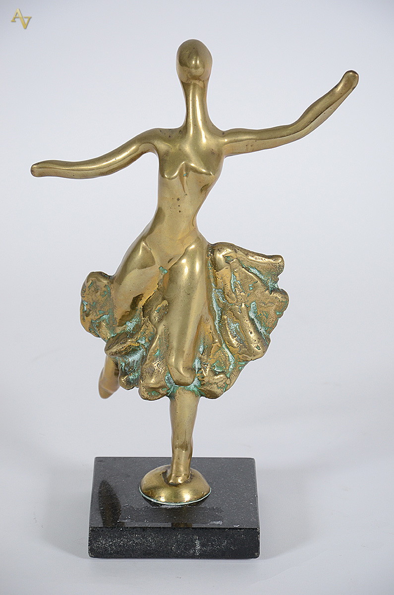 Escultura em bronze representando bailarina. Altura 32 cm. - foto 1 de 2