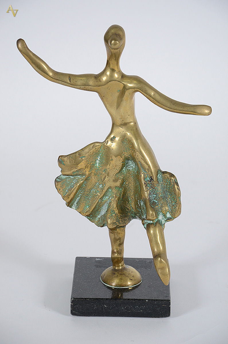 Escultura em bronze representando bailarina. Altura 32 cm. - foto 2 de 2