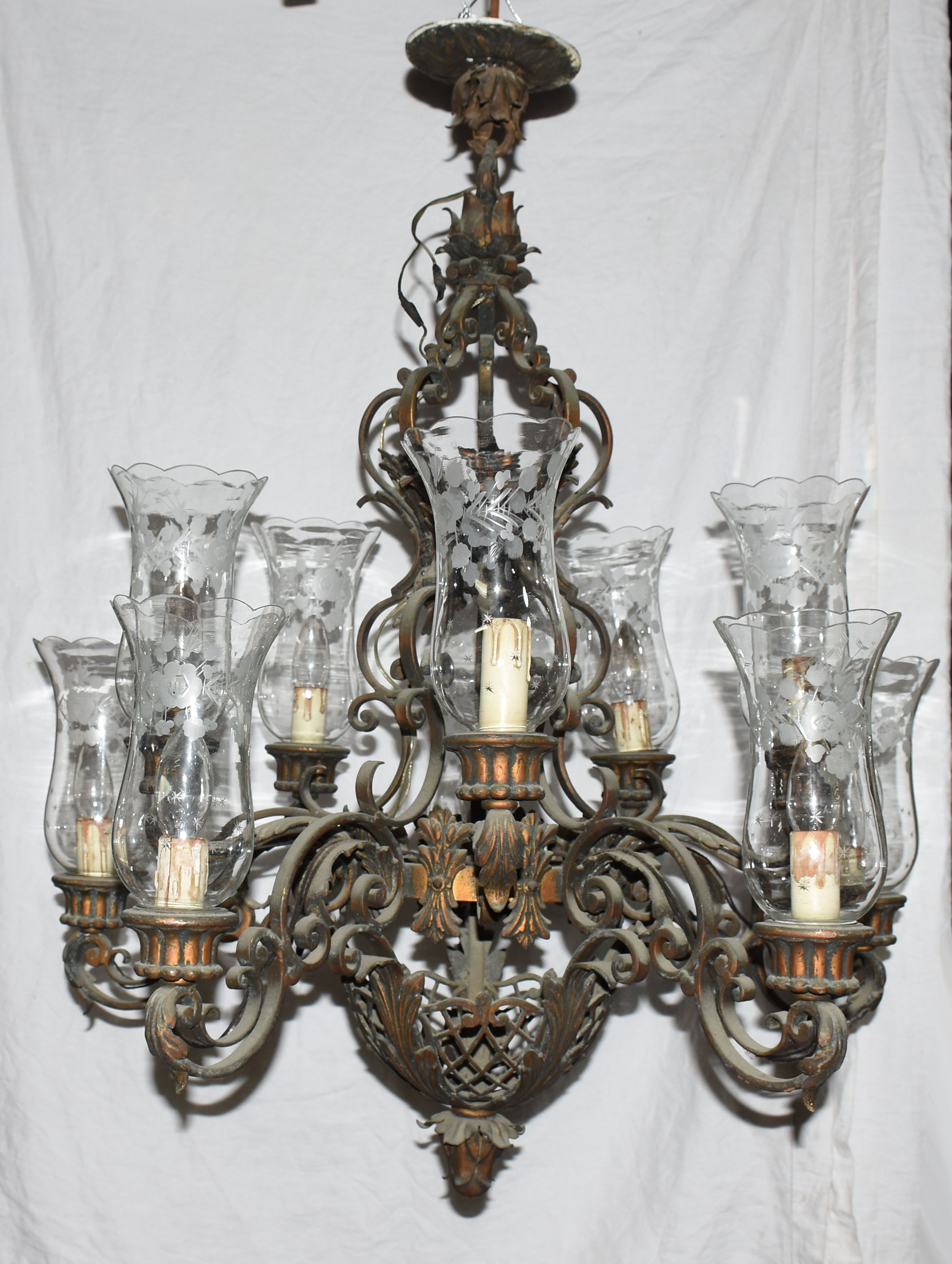 Lustre de metal para 10 luzes com mangas de cristal . - foto 1 de 2