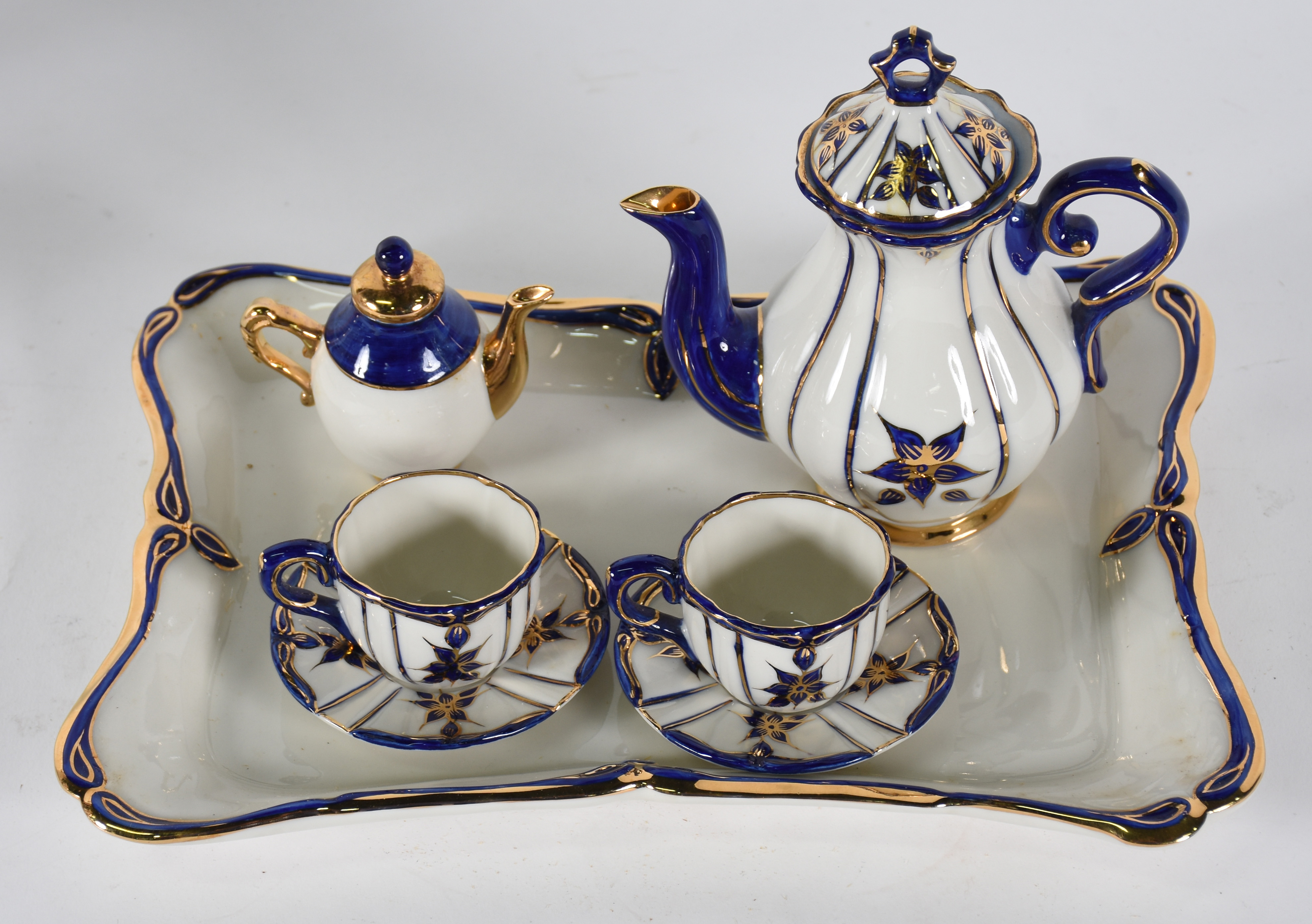 Tête à Tête de porcelana portuguesa com detalhes em azul cobalto e... - foto 1 de 5