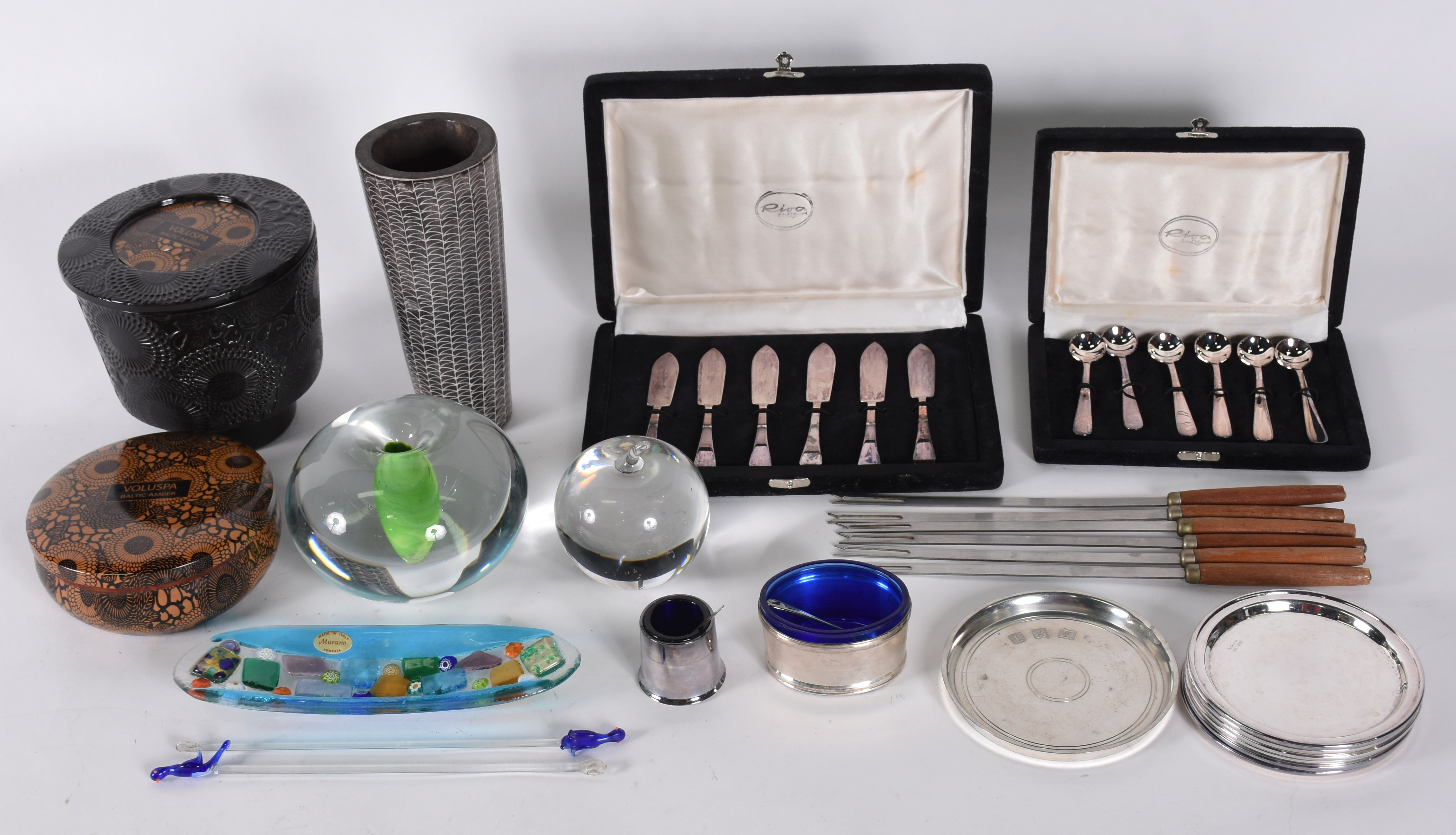 Diversas peças, sendo: Tres peças decorativas de cerâmica , bowl de... - foto 2 de 10