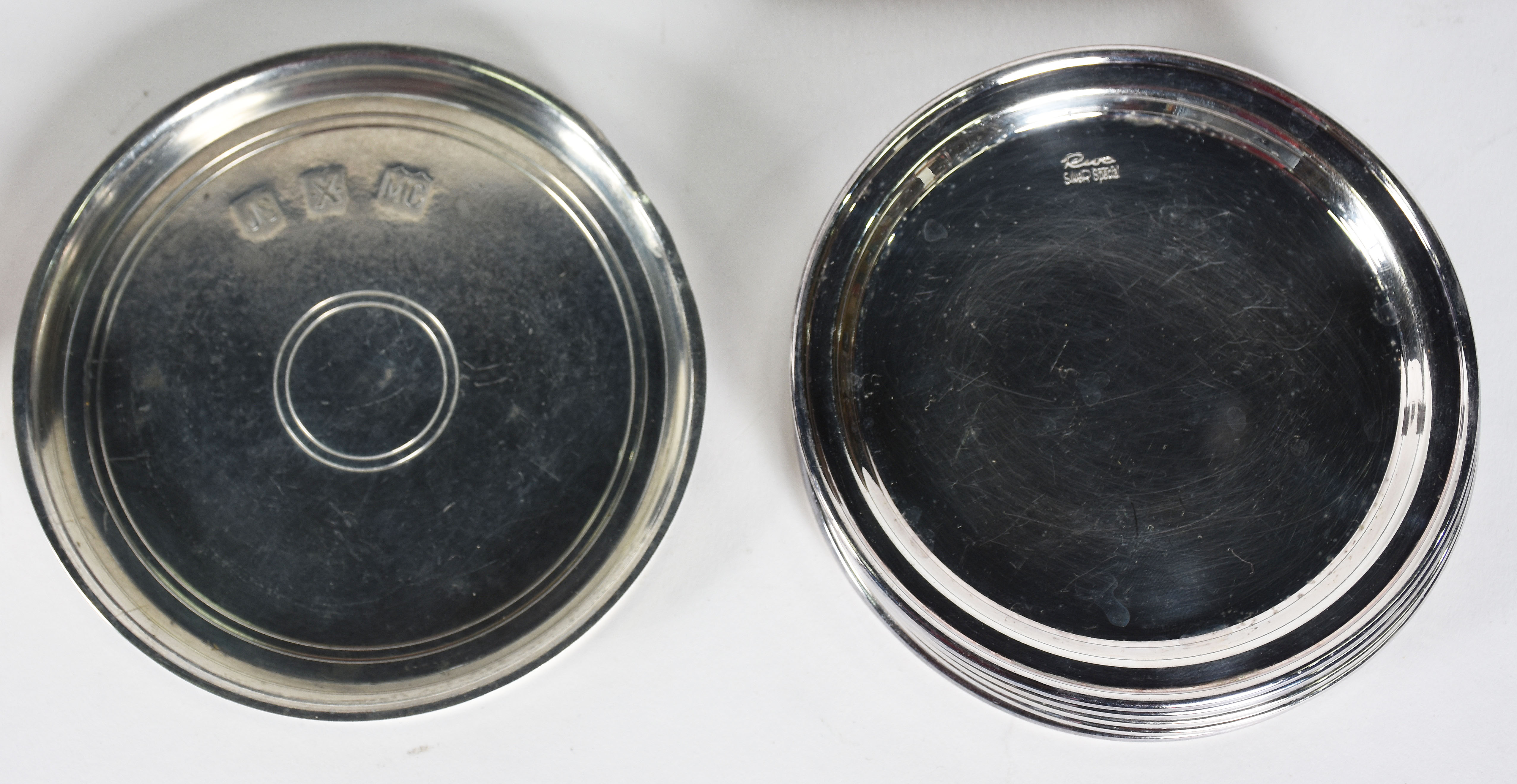 Diversas peças, sendo: Tres peças decorativas de cerâmica , bowl de... - foto 6 de 10