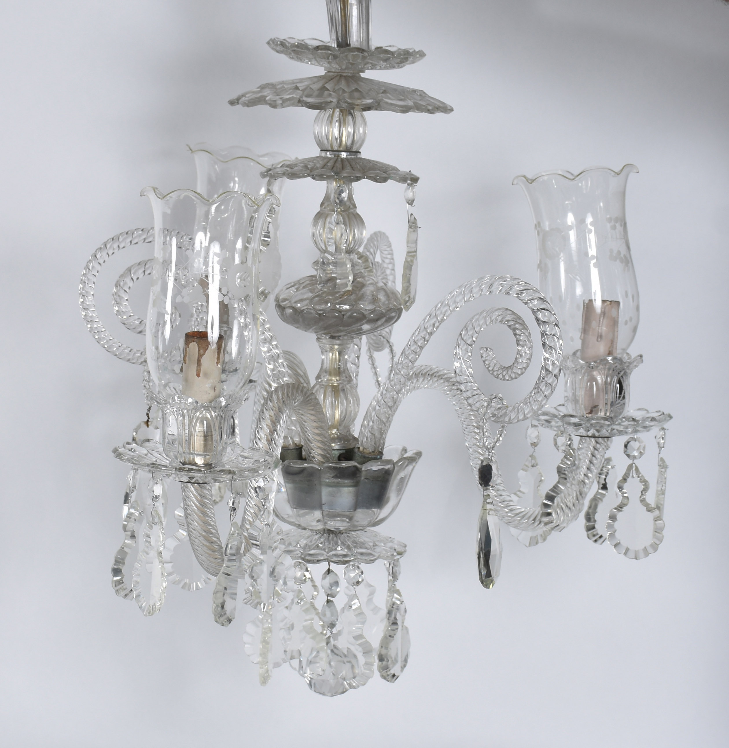 Lustre de cristal para tres luzes, mangas lavradas, placas lapidadas. - foto 1 de 3