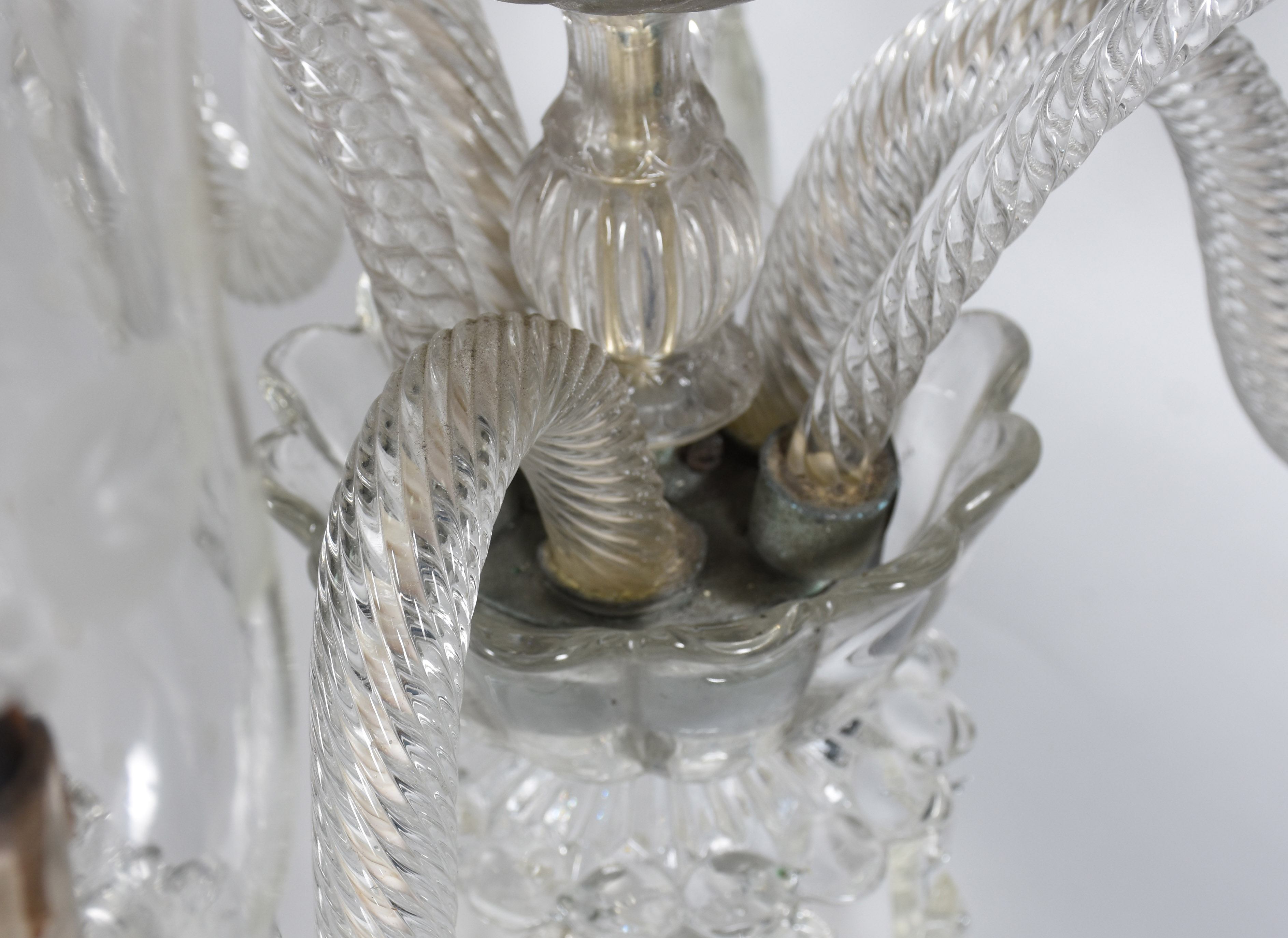 Lustre de cristal para tres luzes, mangas lavradas, placas lapidadas. - foto 3 de 3