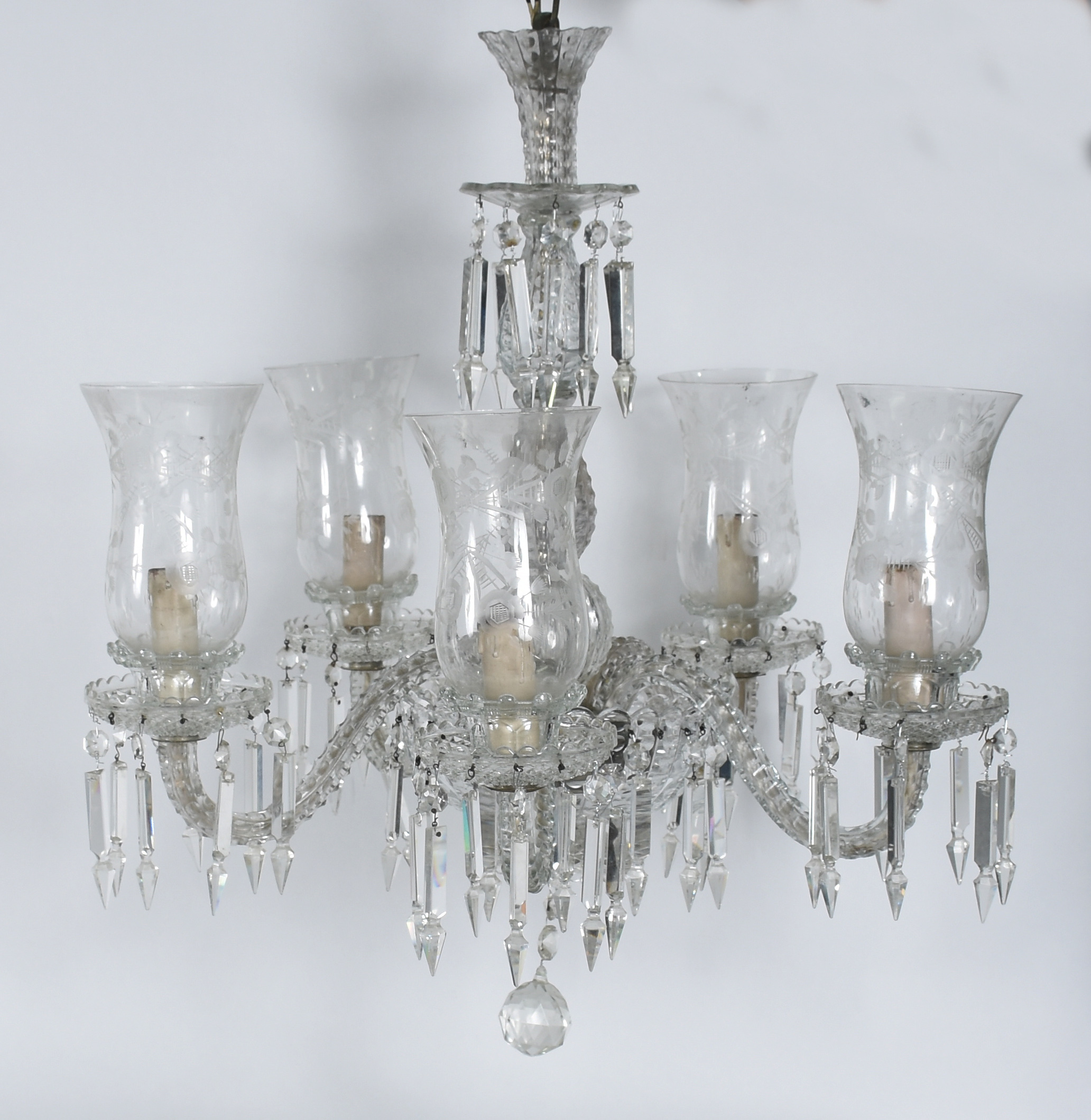 Lustre de cristal para cinco luzes, pingentes lapidados e mangas... - foto 1 de 3