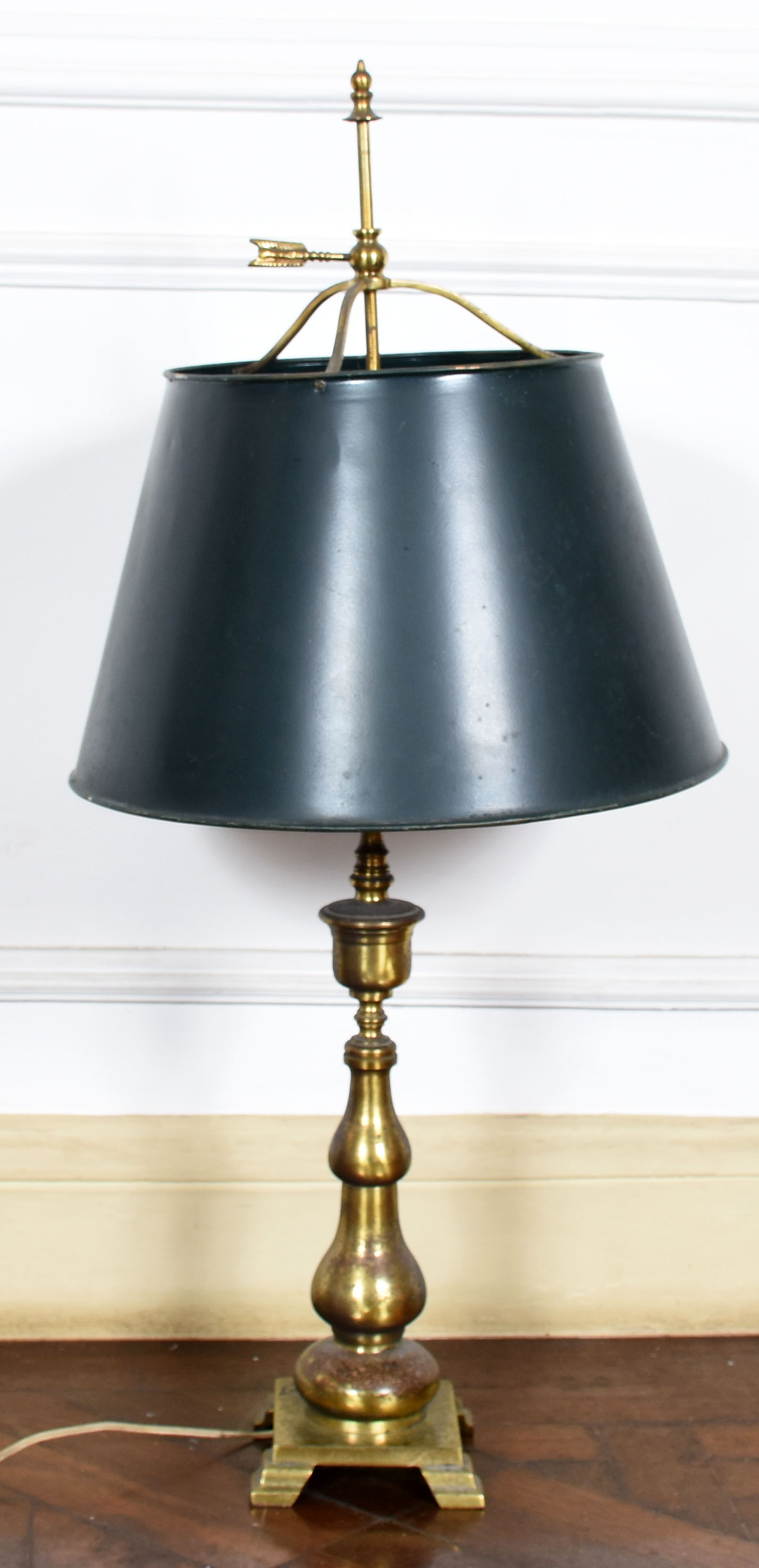 Grande luminária de mesa para dois lumes em metal dourado com base... - foto 2 de 2