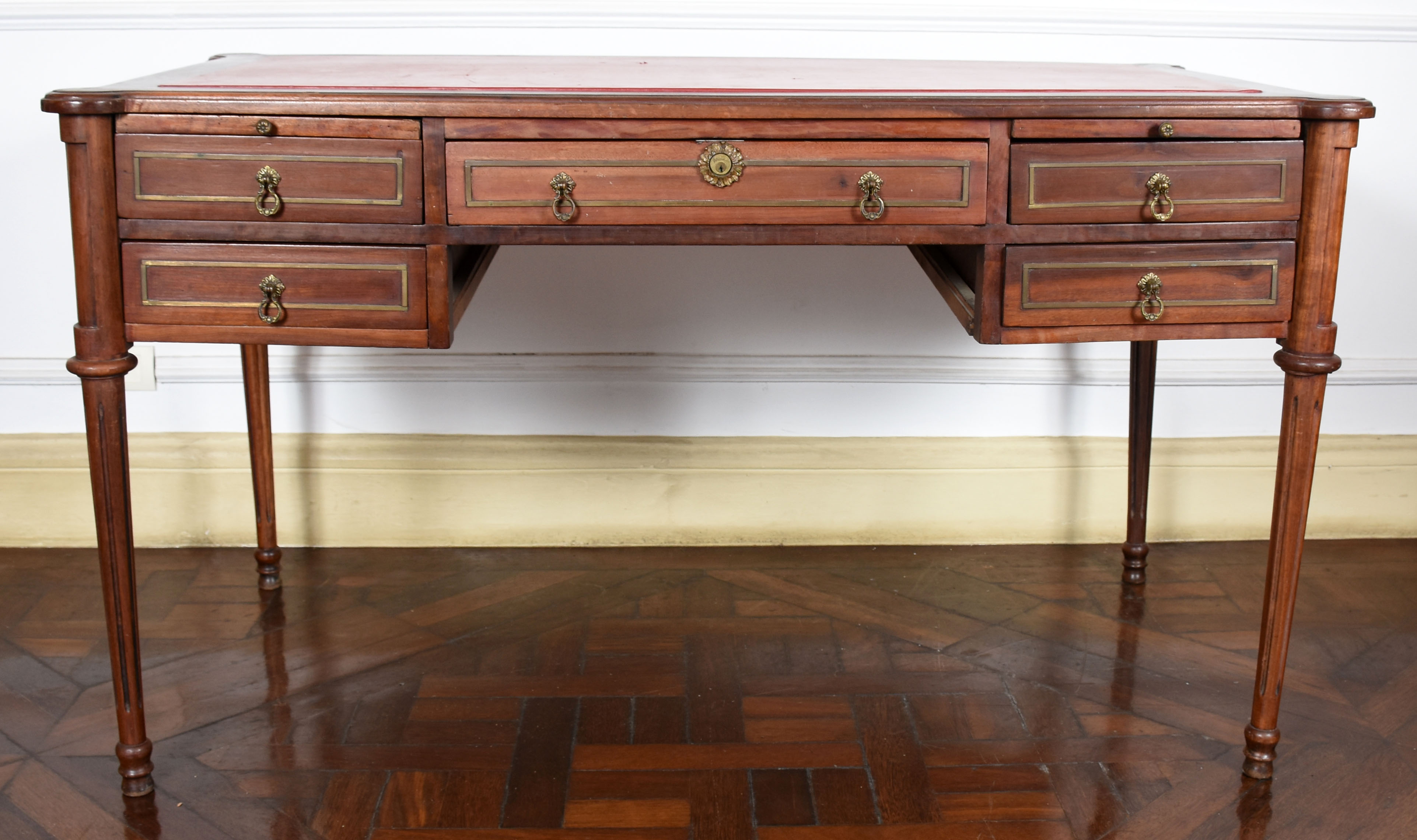 ESCRIVANINHA ESTILO INGLÊS - TAMPO CURVIM - 80 X 140 X 77. Este Lote... - foto 2 de 5