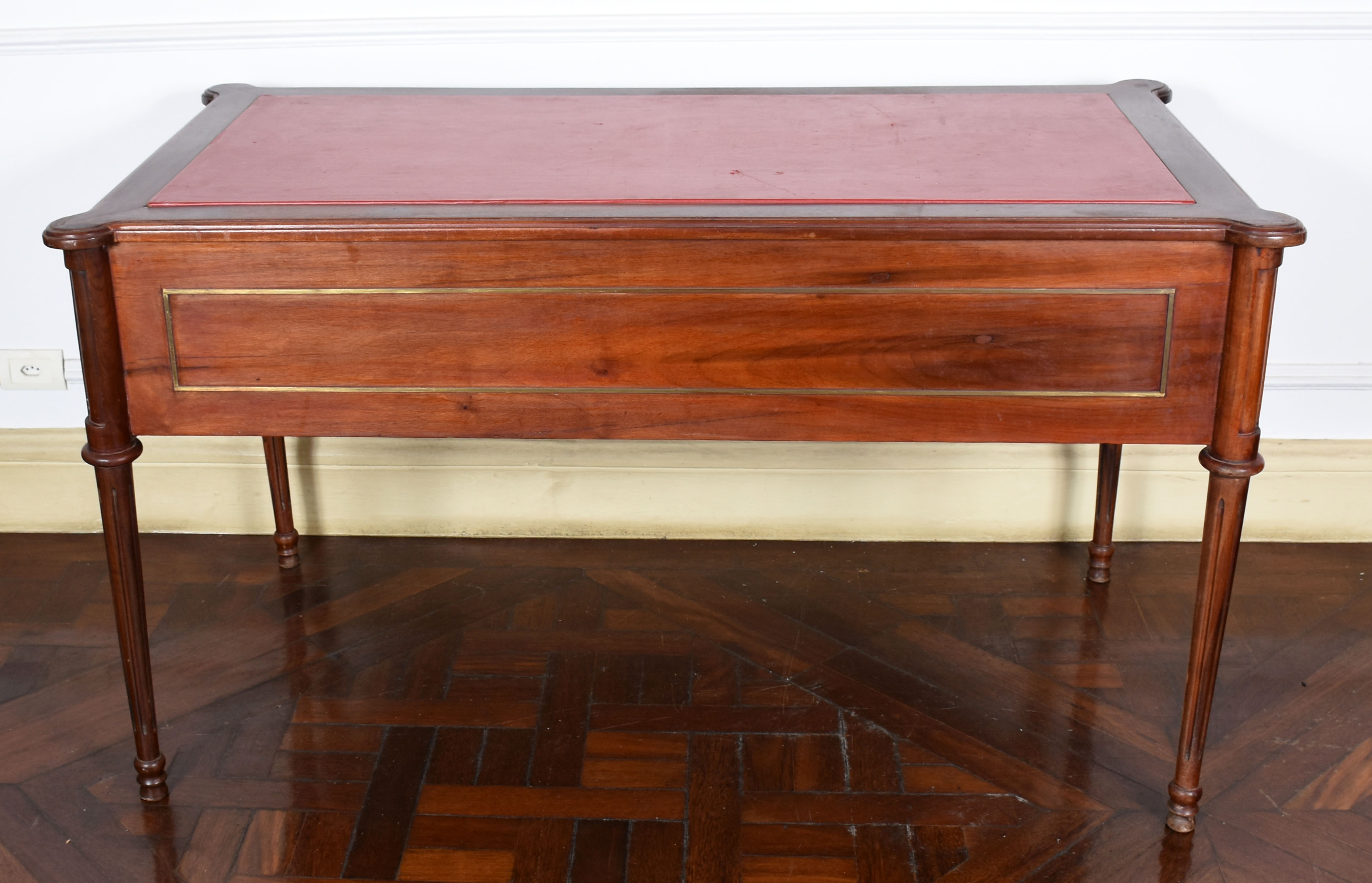 ESCRIVANINHA ESTILO INGLÊS - TAMPO CURVIM - 80 X 140 X 77. Este Lote... - foto 4 de 5