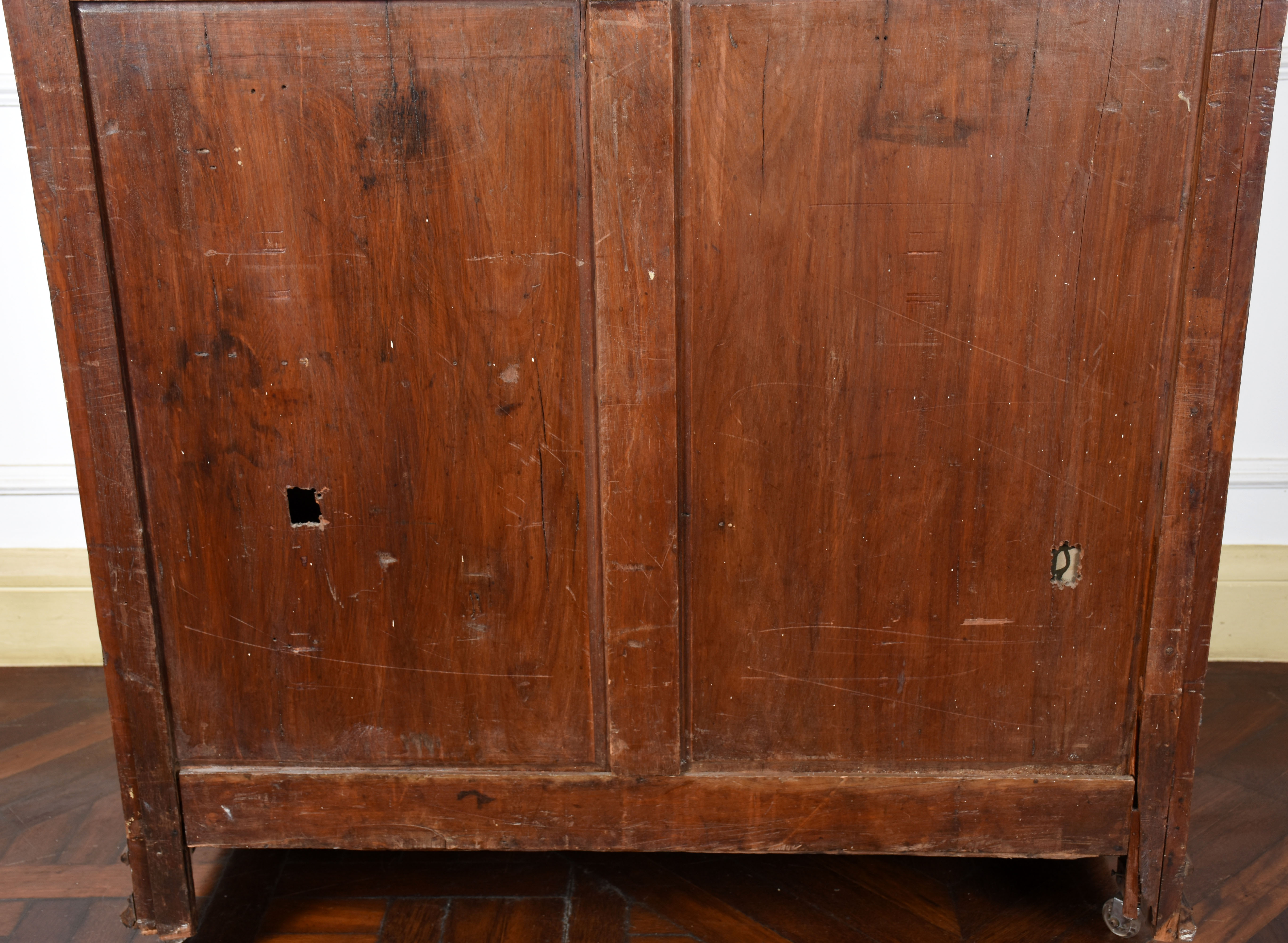 Antiga cômoda executada em cedro - 105 x 105 x 57. Este Lote se... - foto 7 de 7