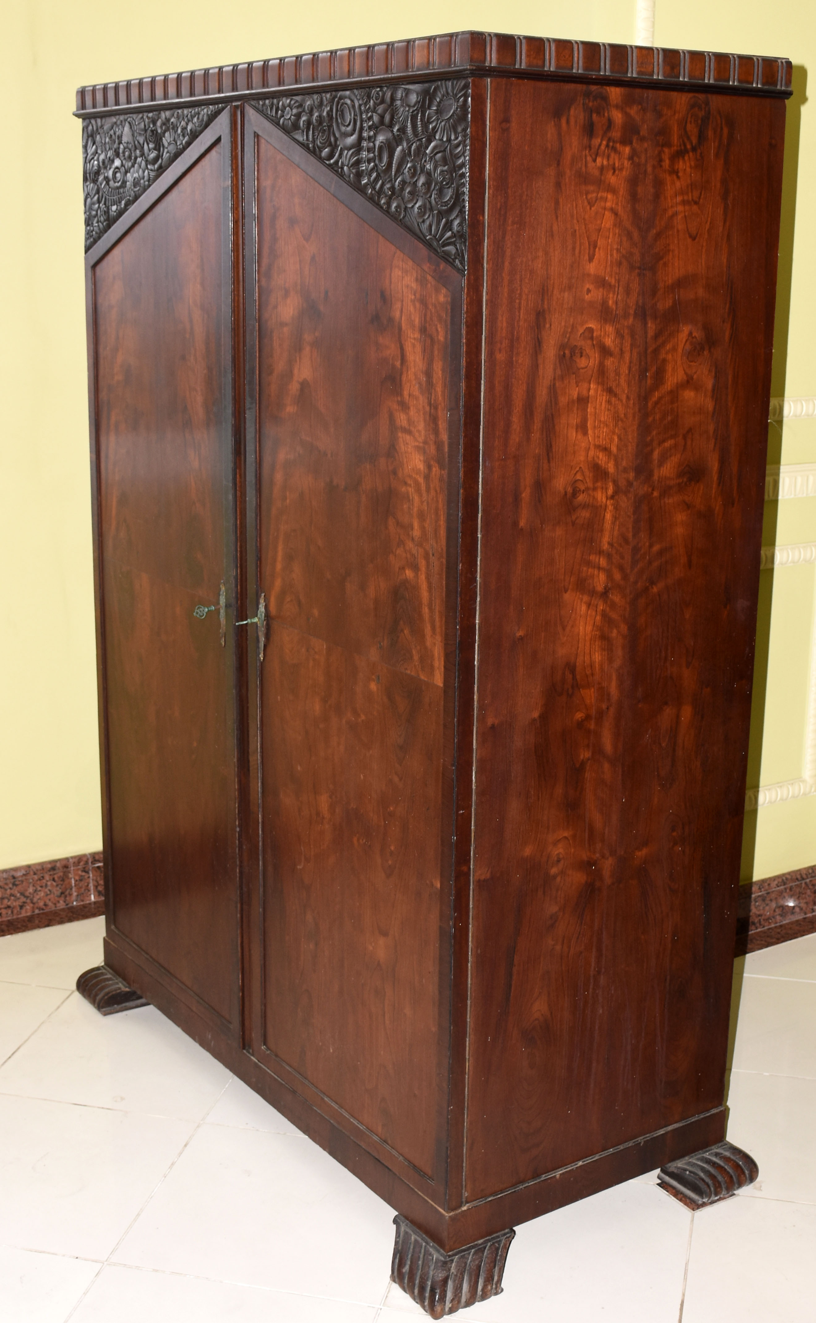 ARMARIO DE 2 PORTAS COM ESPELHO BISOTADO MADEIRA NOBRE E RADICA ART... - foto 2 de 4