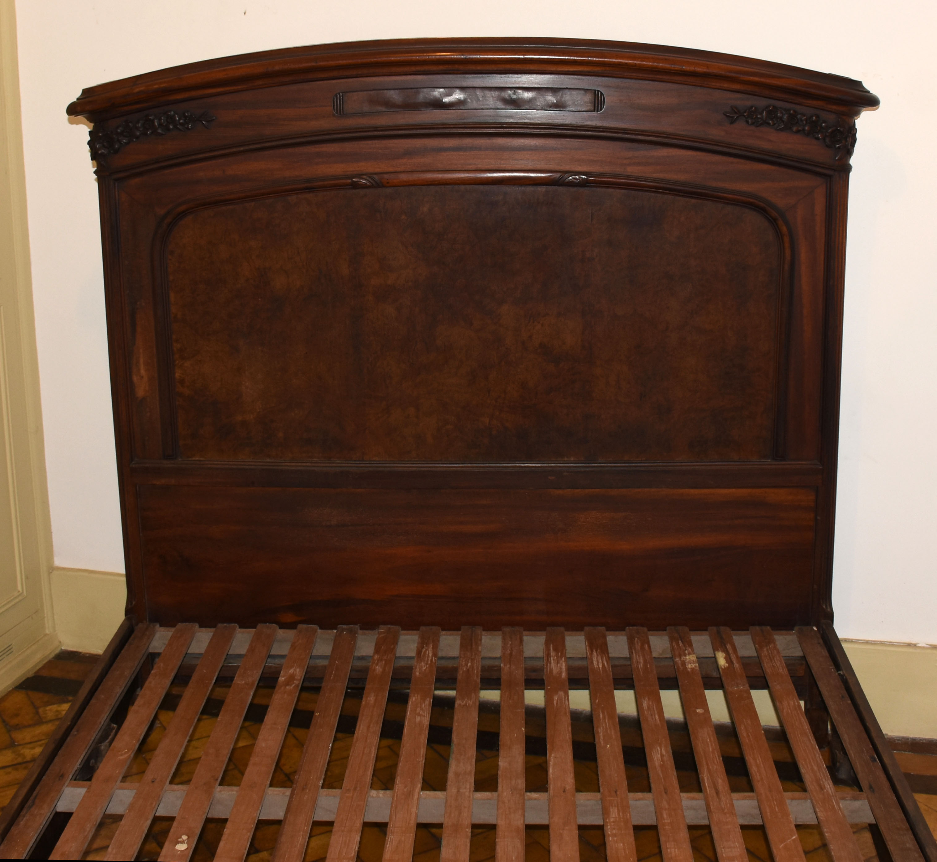 Leandro Martins, cama de casal de madeira nobre, Art Nouveau, cerca... - foto 2 de 3
