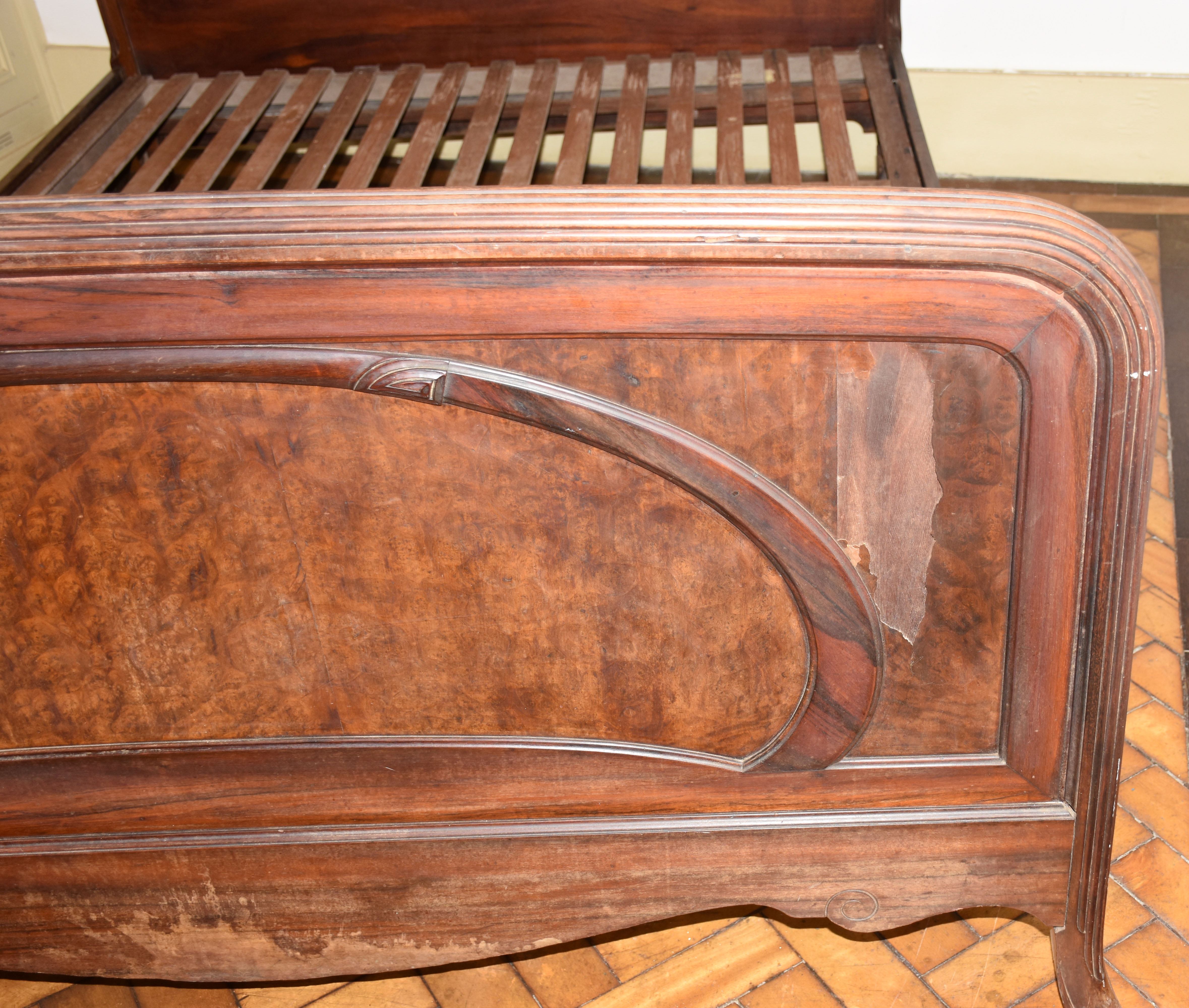 Leandro Martins, cama de casal de madeira nobre, Art Nouveau, cerca... - foto 3 de 3