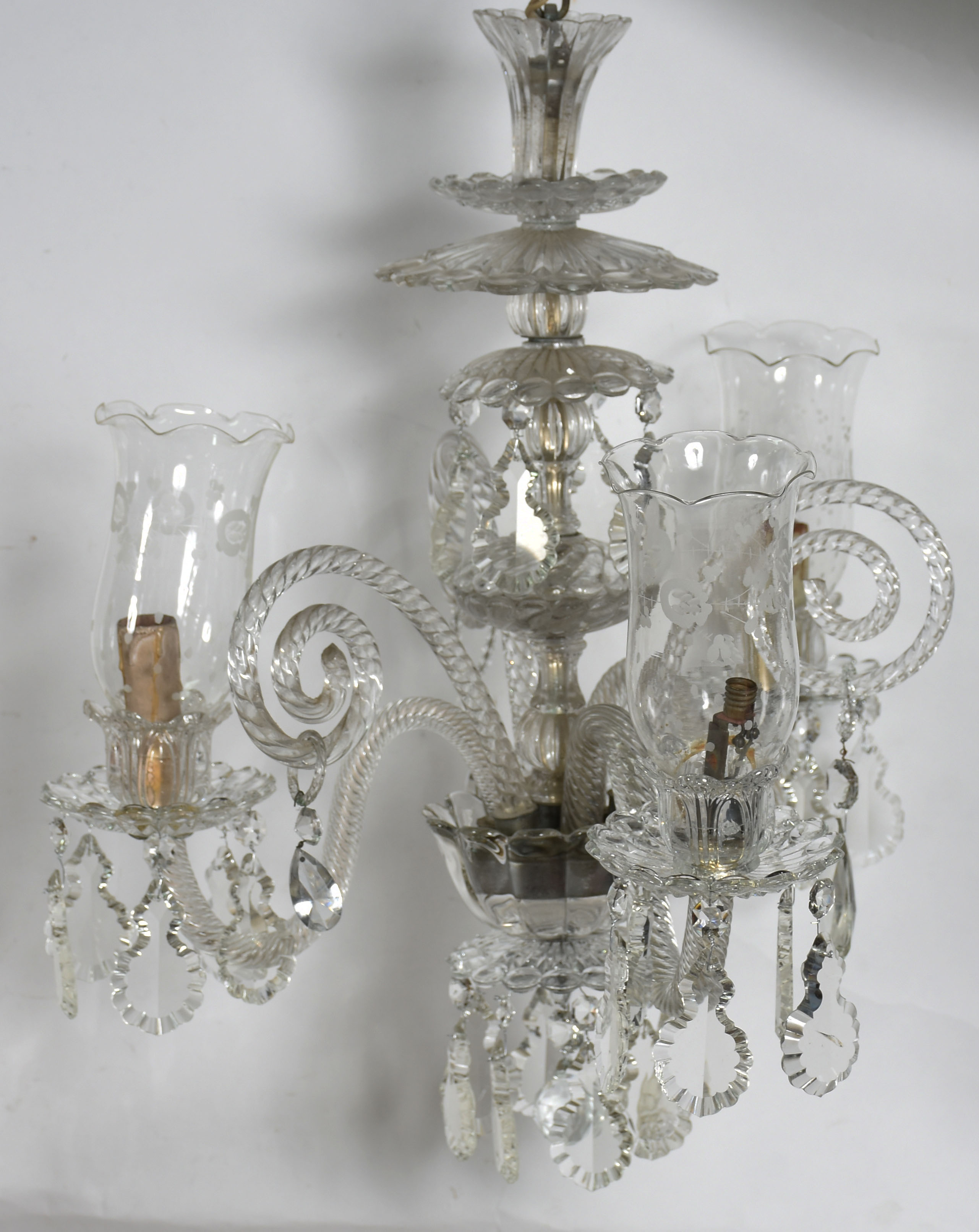 Lustre de cristal para 3 luzes, mangas lavradas (falta um cilindro... - foto 2 de 5