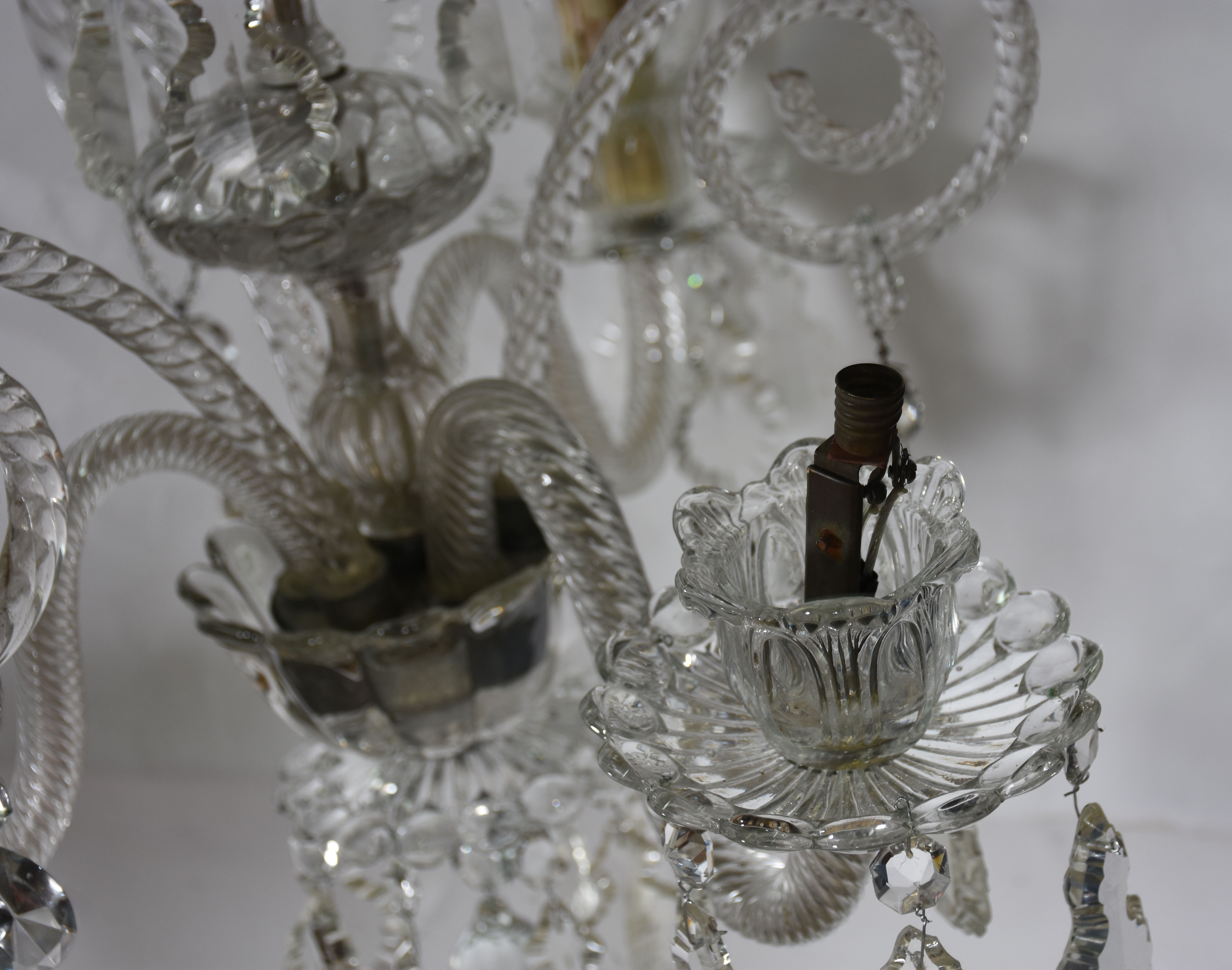 Lustre de cristal para 3 luzes, mangas lavradas (falta um cilindro... - foto 3 de 5