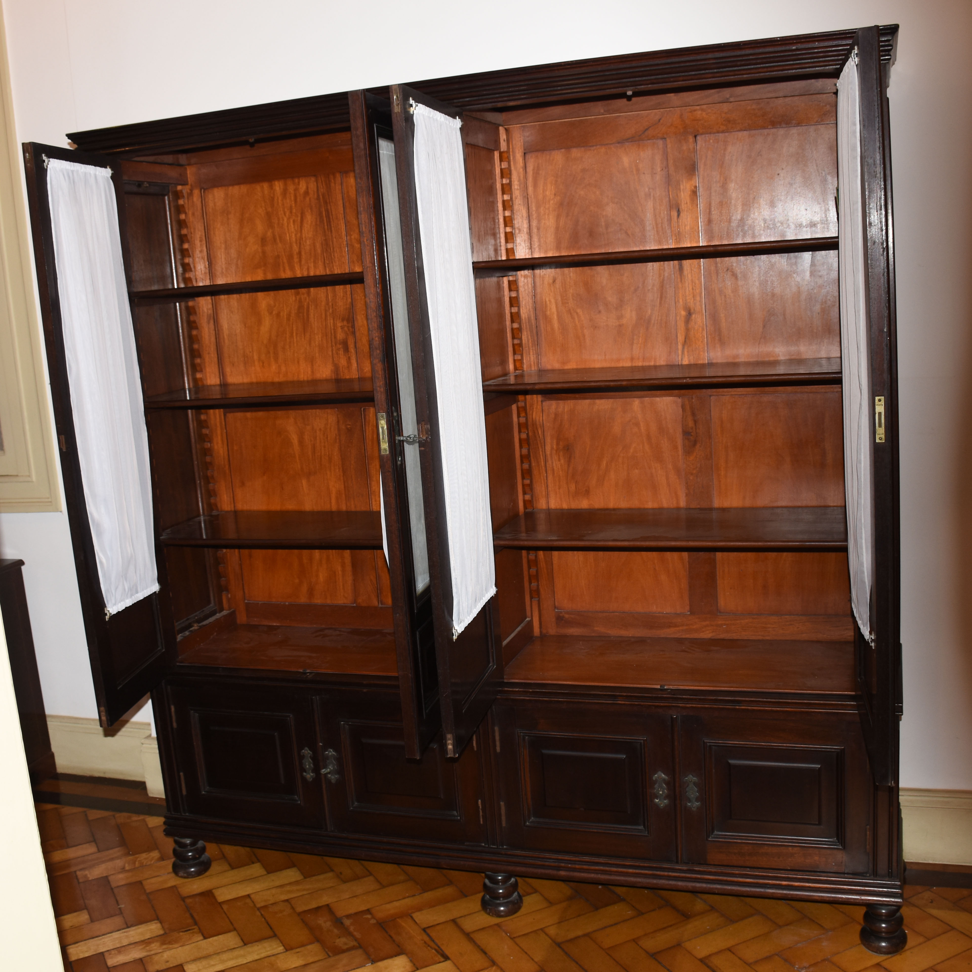 ARMÁRIO BOOKCASE / LIVREIRO INGLÊS PARA BLIBIOTECA - 200 X 196 X 41... - foto 2 de 2