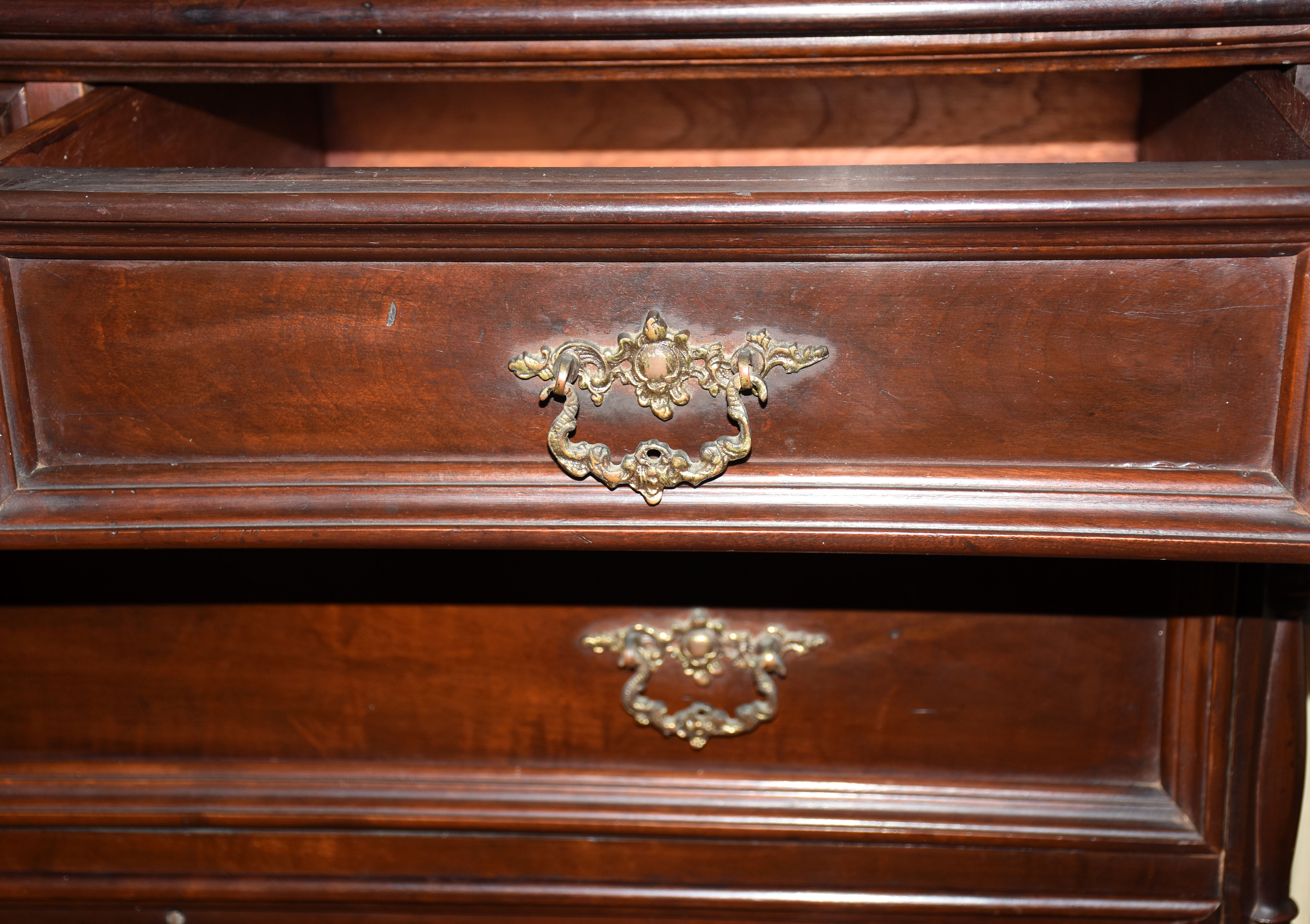 COMODA MADEIRA NOBRE 99 x 112 x 56 (AxLxP). Este Lote se encontra no... - foto 5 de 5
