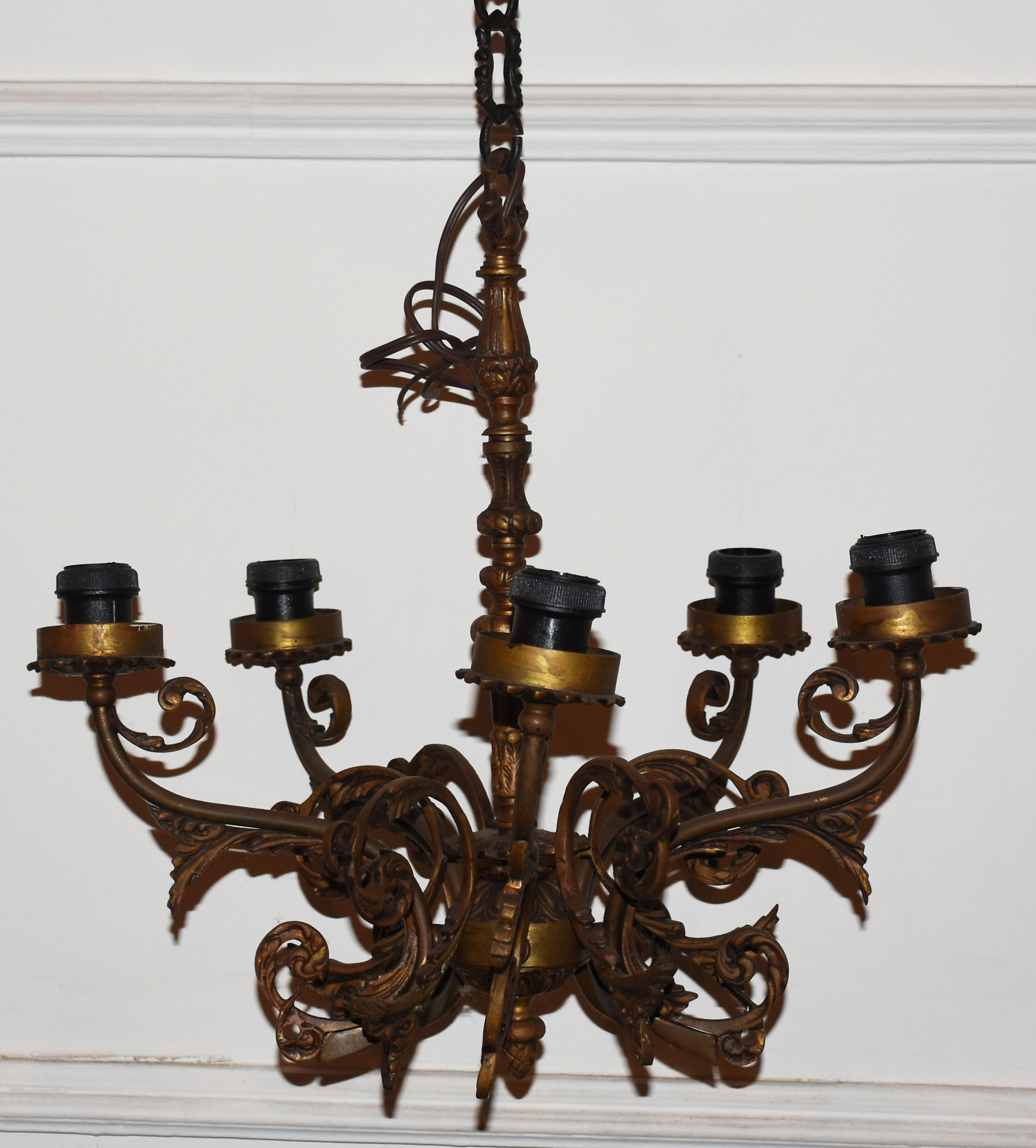 LUSTRE 5 BOCAS BRONZE – parte elétrica toda reformada. Este Lote se... - foto 1 de 2