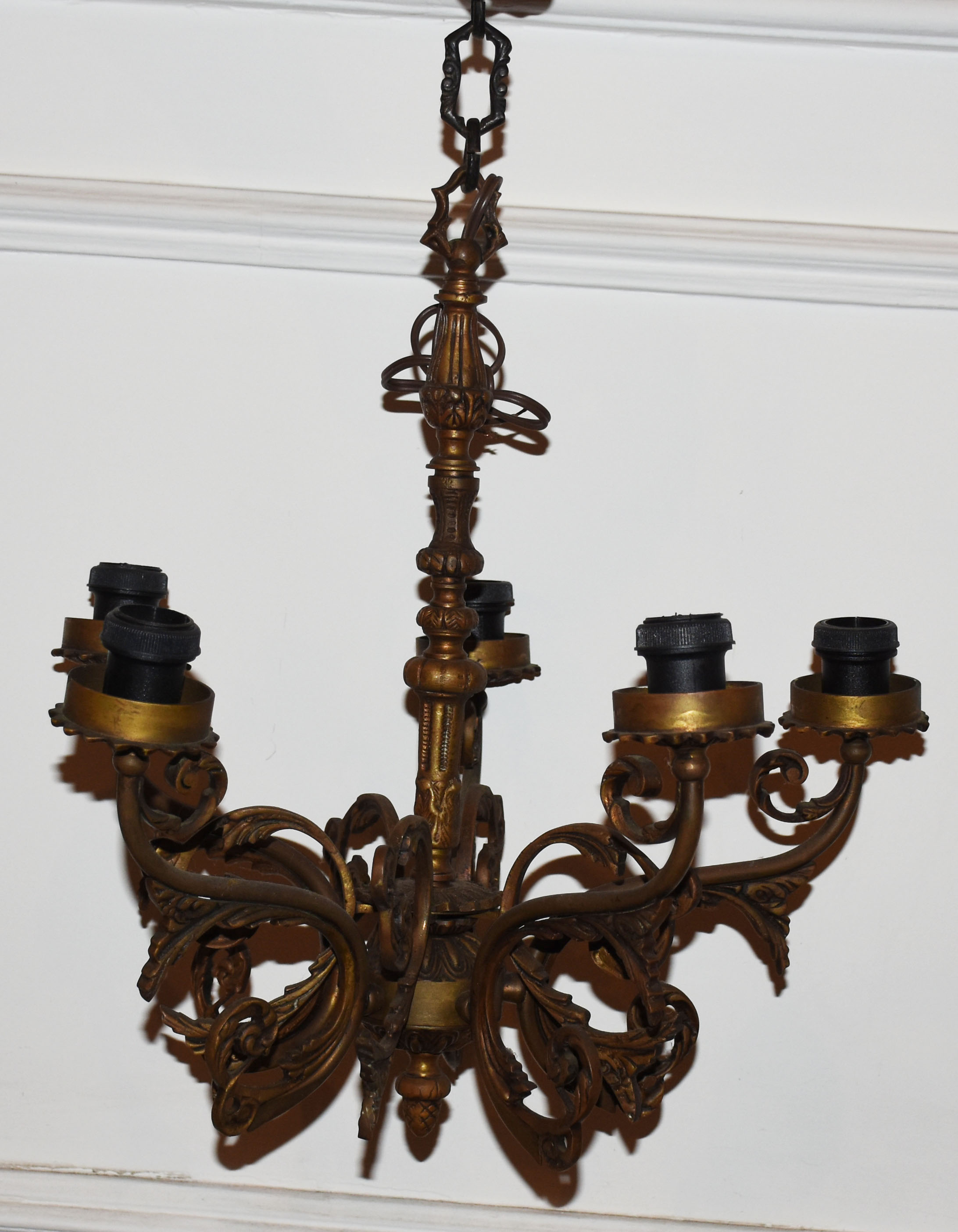 LUSTRE 5 BOCAS BRONZE – parte elétrica toda reformada. Este Lote se... - foto 2 de 2