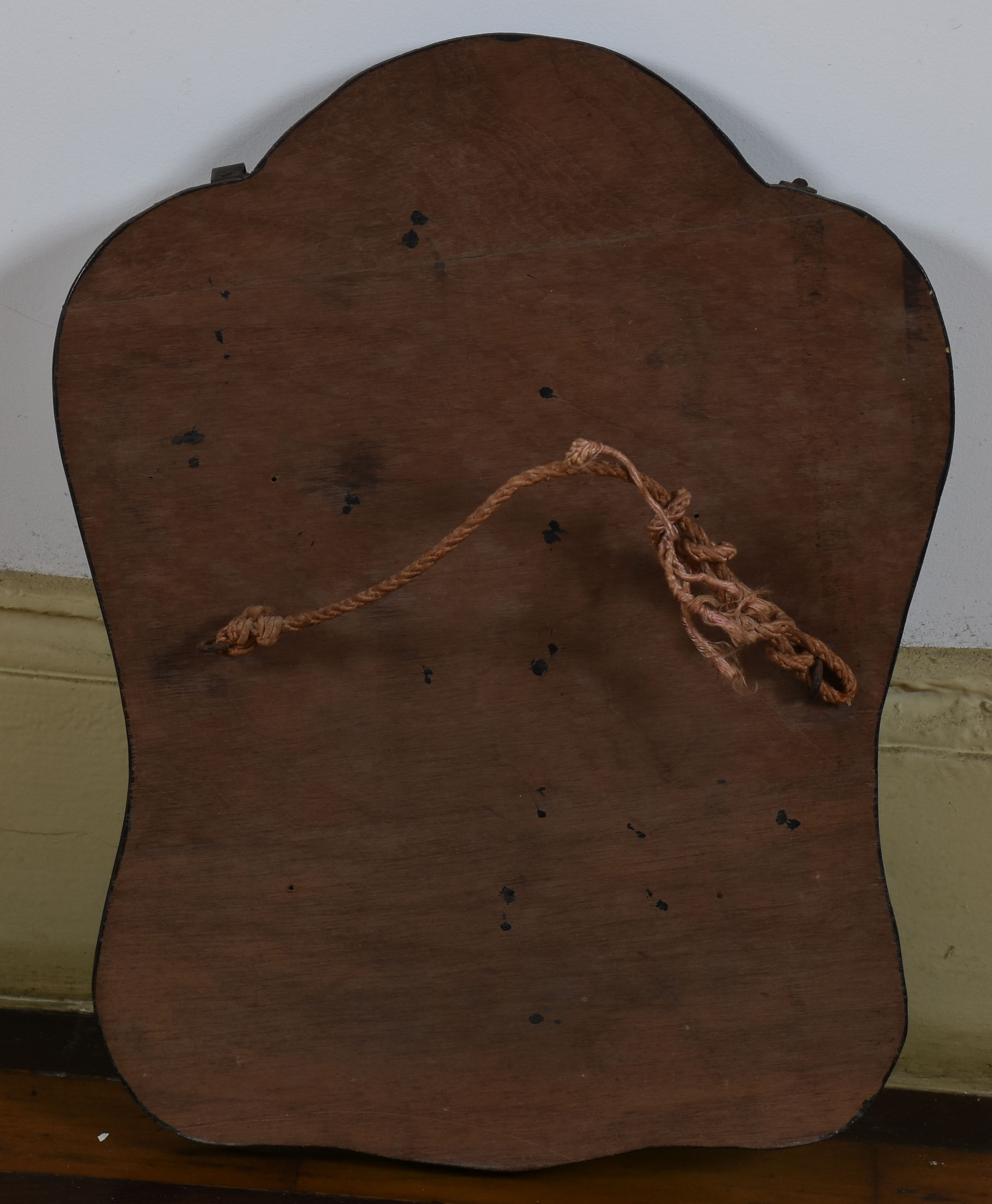 Espelho, bisotado, estrutura de madeira. 47 x 37 cm. Este Lote se... - foto 3 de 3