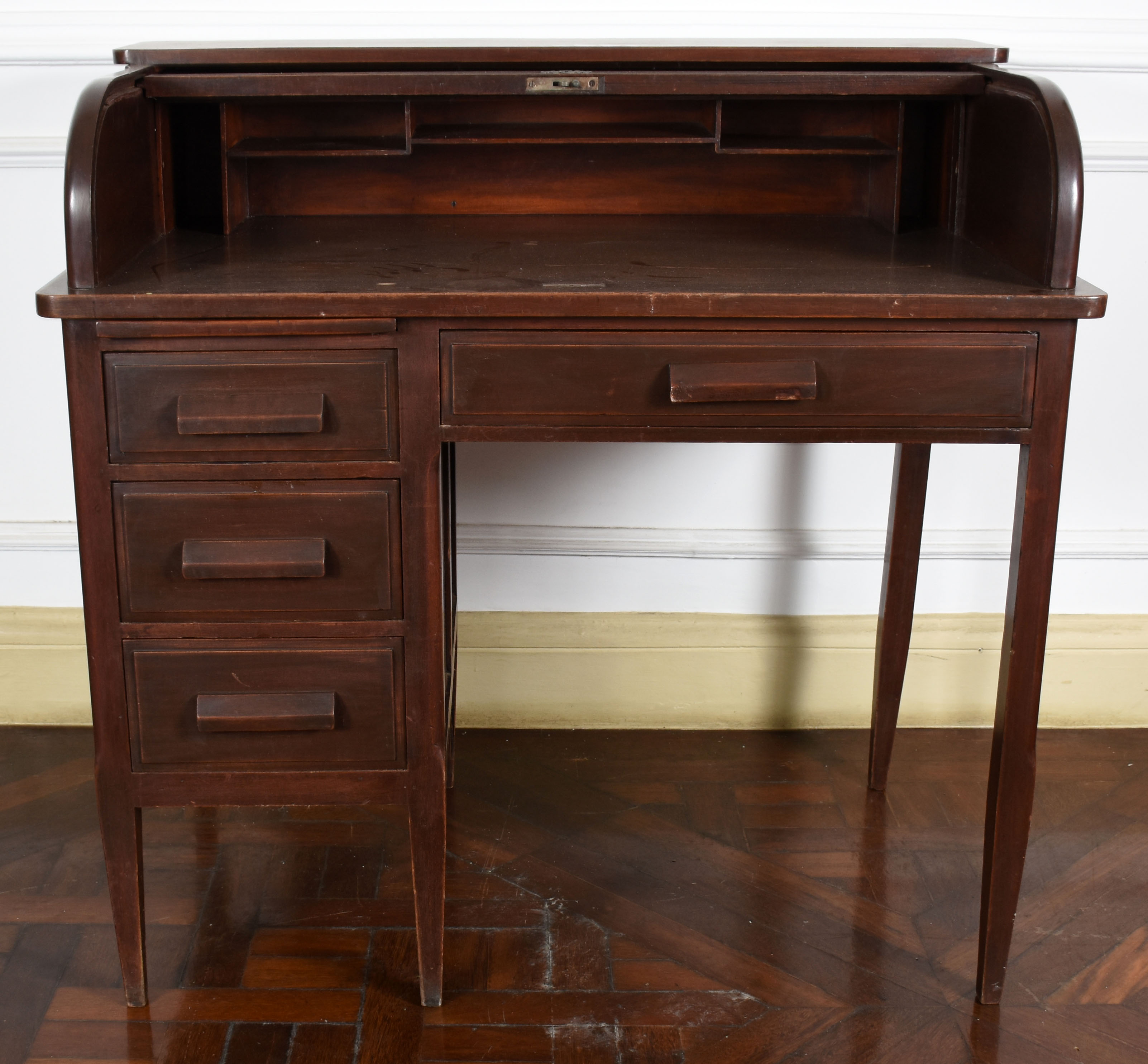 ESCRIVANINHA XERIFE - 103 X 105 X 64 – restauro em um dos pés. Este... - foto 2 de 4