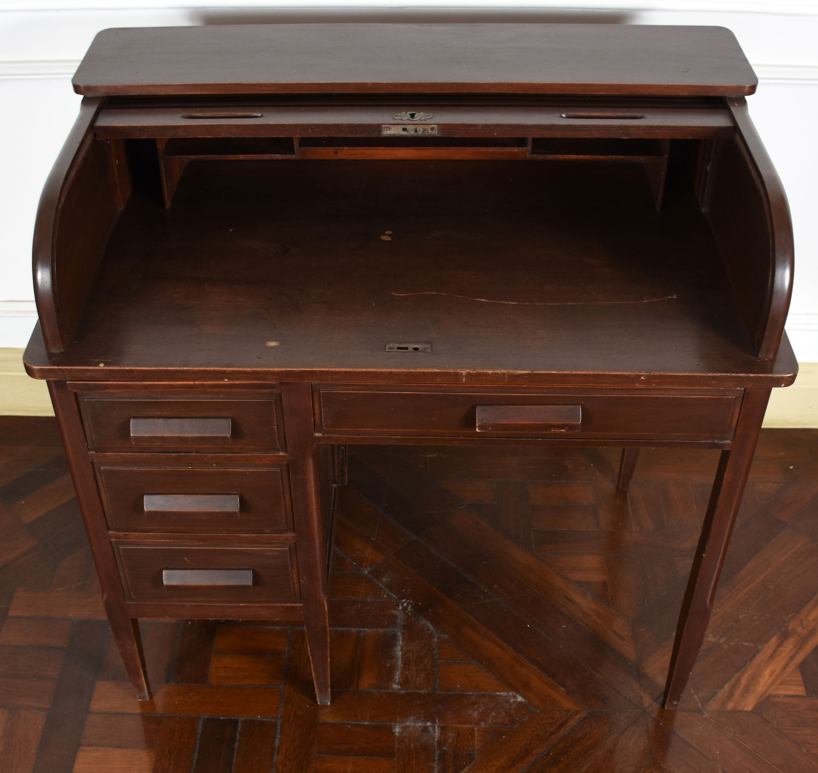 ESCRIVANINHA XERIFE - 103 X 105 X 64 – restauro em um dos pés. Este... - foto 3 de 4
