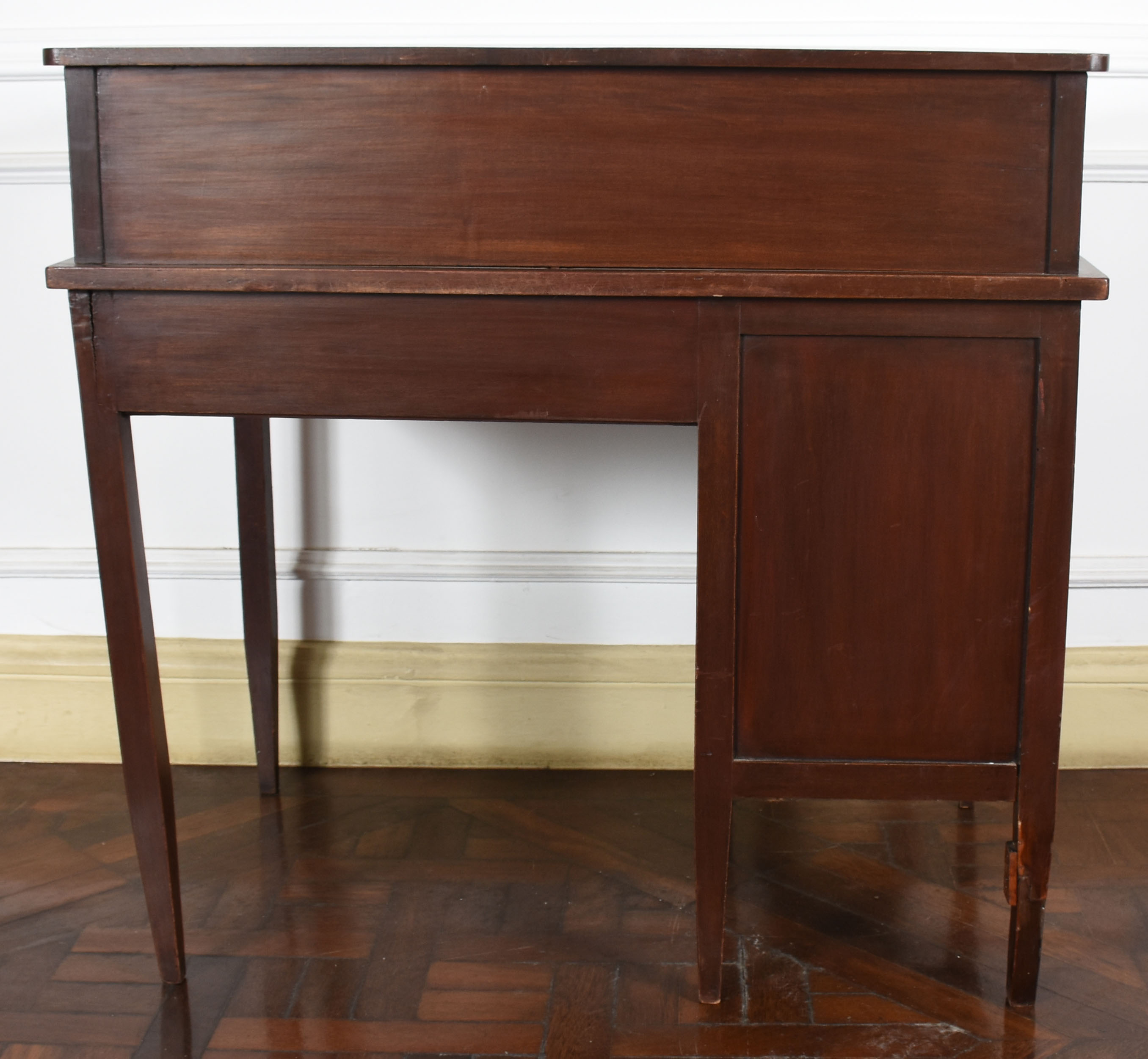 ESCRIVANINHA XERIFE - 103 X 105 X 64 – restauro em um dos pés. Este... - foto 4 de 4
