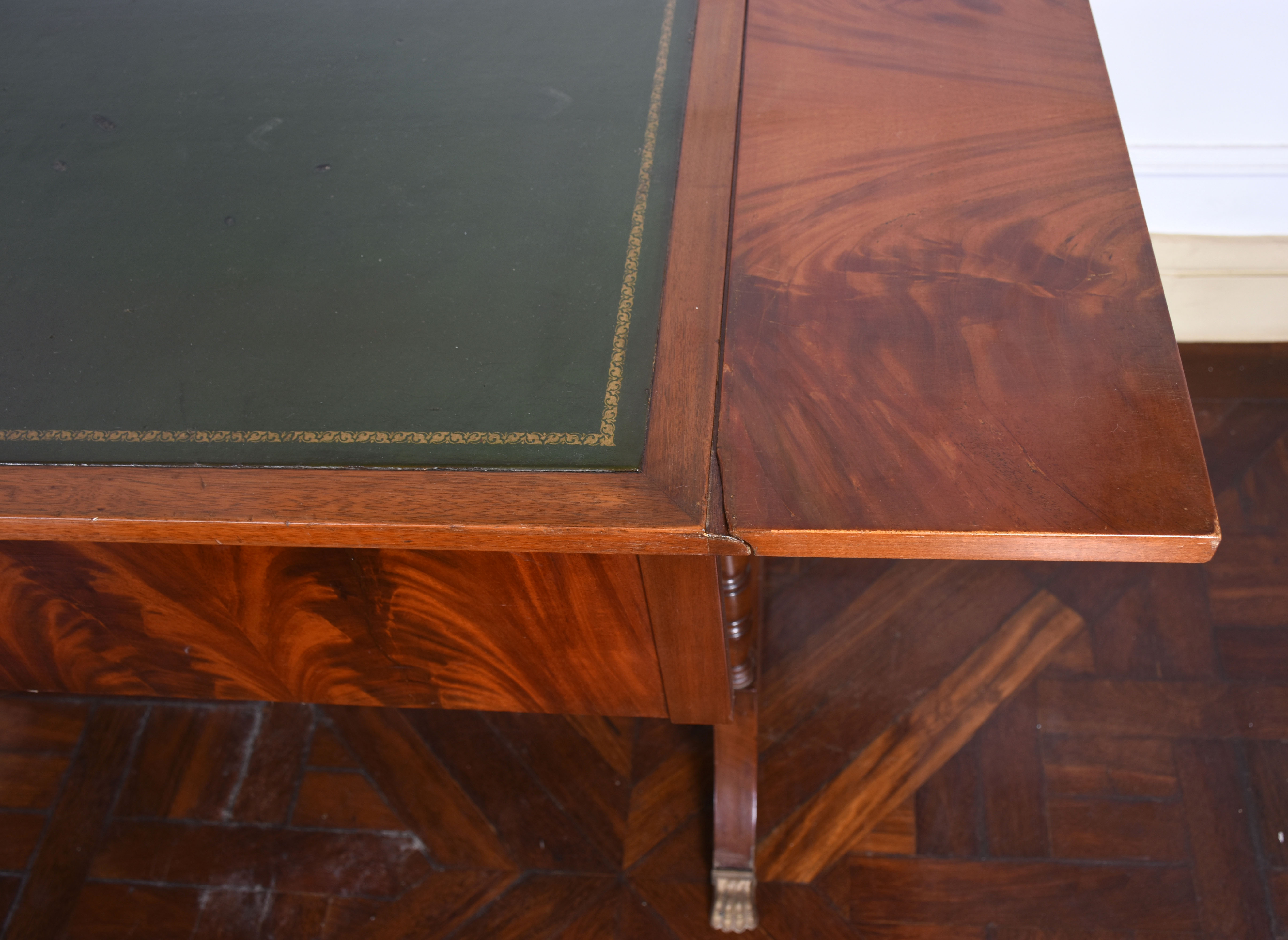 Sofá table em mogno com tampo em couro abas laterais reversíveis - 65... - foto 4 de 4