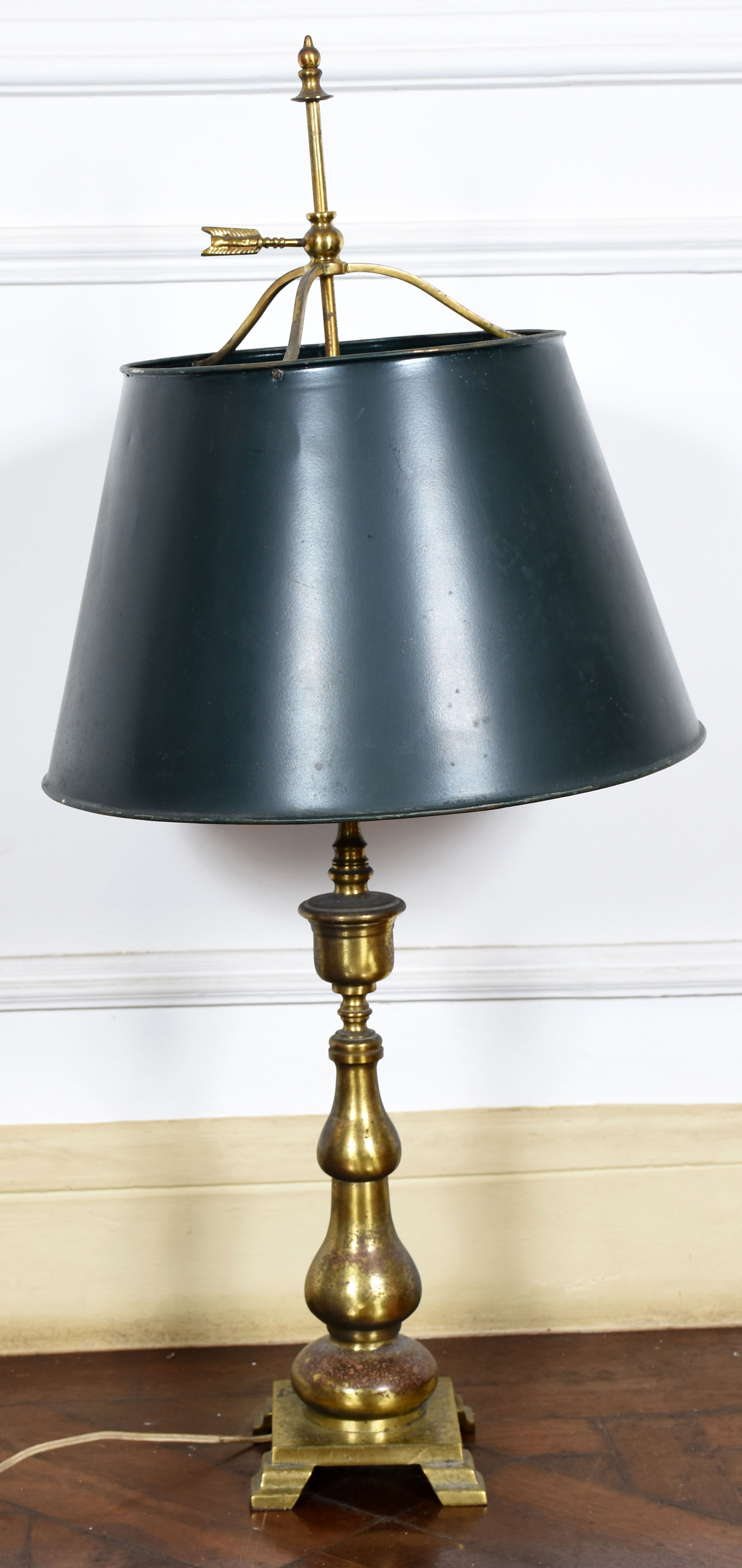Grande luminária de mesa para dois lumes em metal dourado com base... - foto 2 de 2