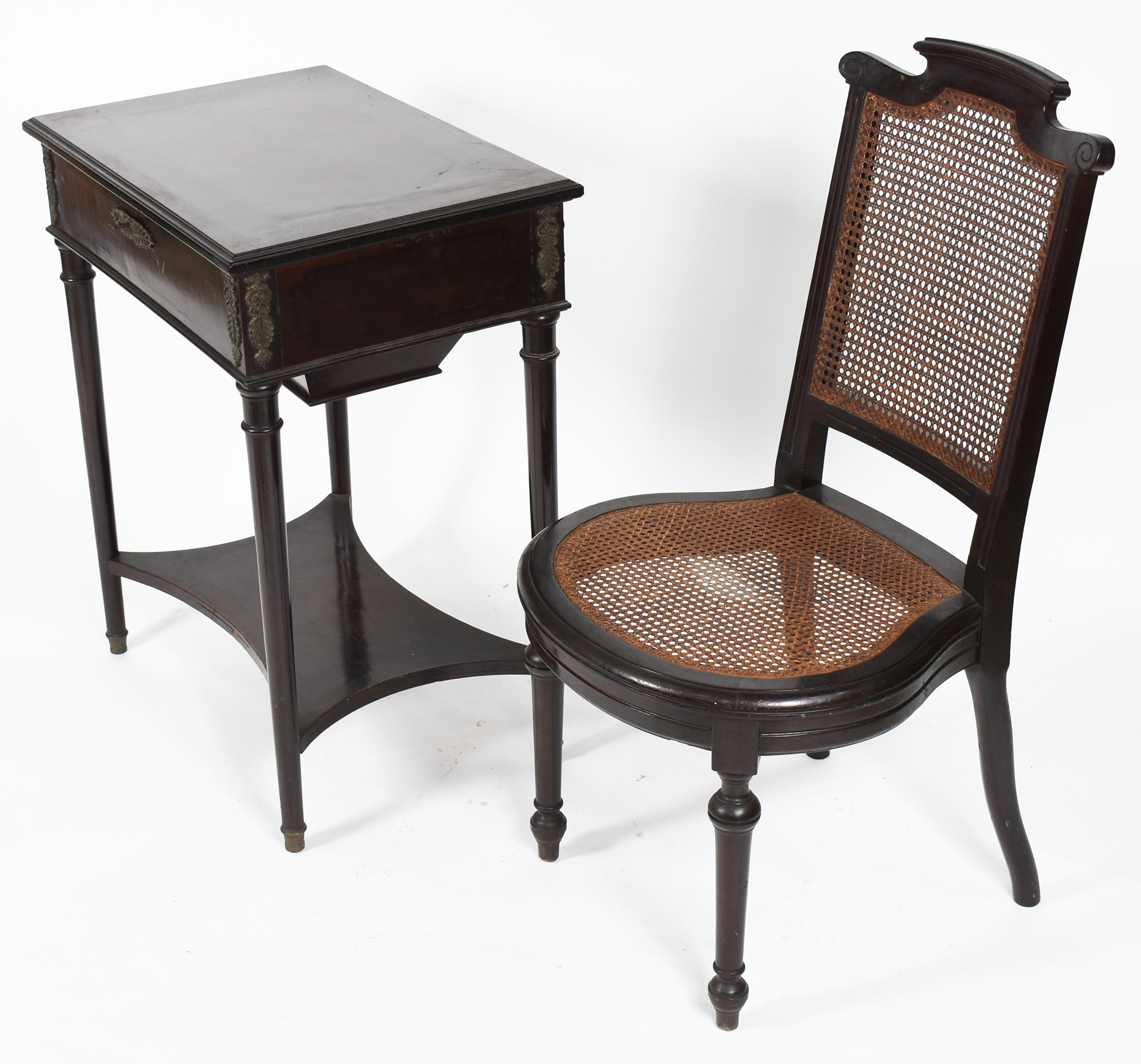 Mesa costureira de madeira nobre com tampo articulado, placa móvel... - foto 2 de 6