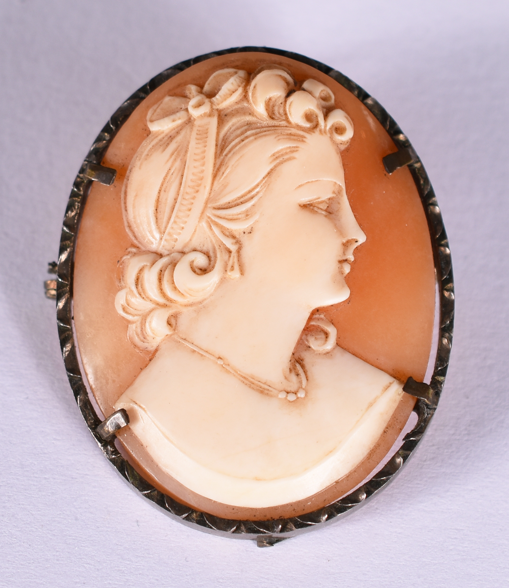 Broche Camafeu com armação de prata contrastada. - foto 1 de 4