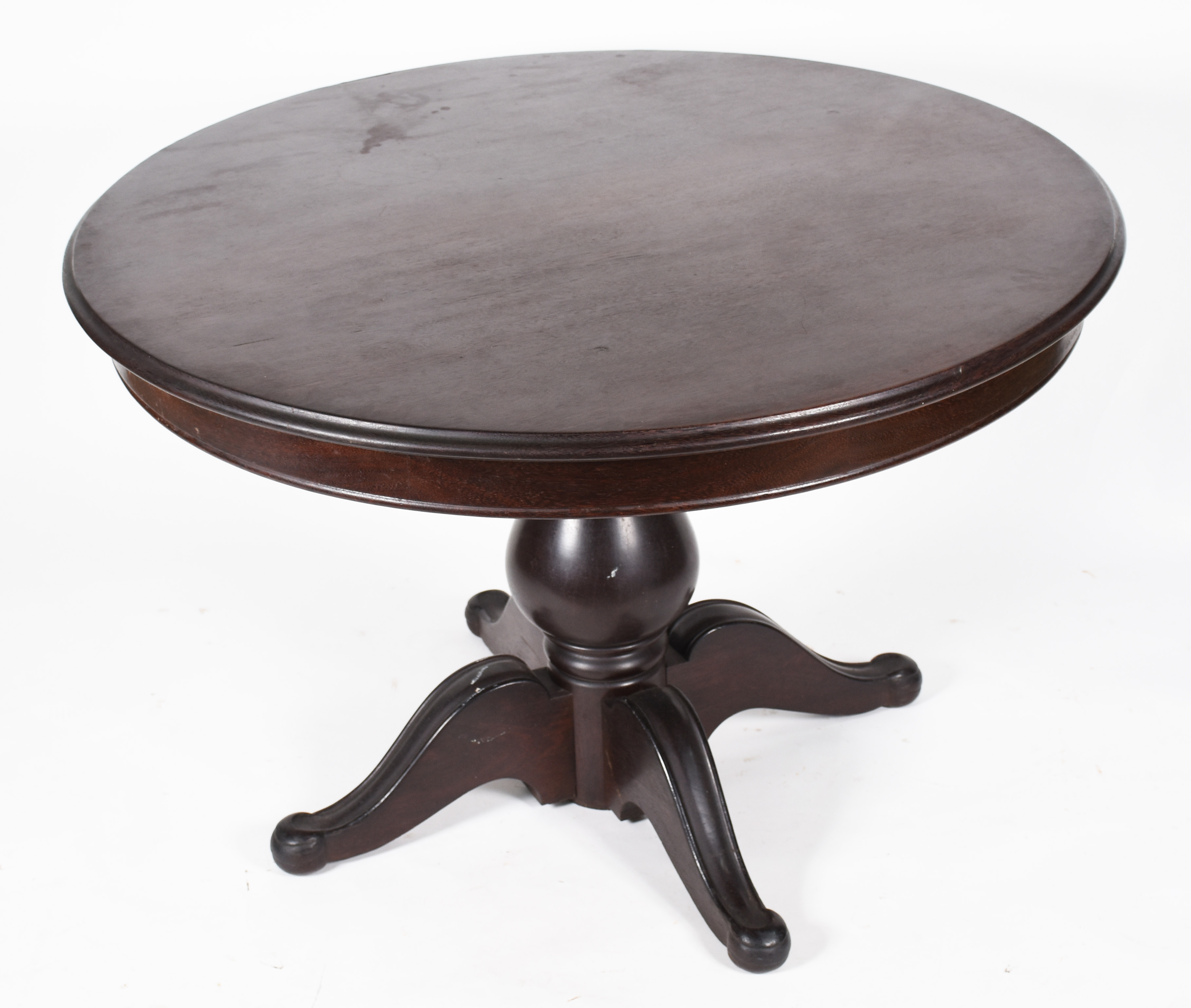 Mesa de jantar de madeira nobre, feitio redondo, apoio em coluna... - foto 2 de 4