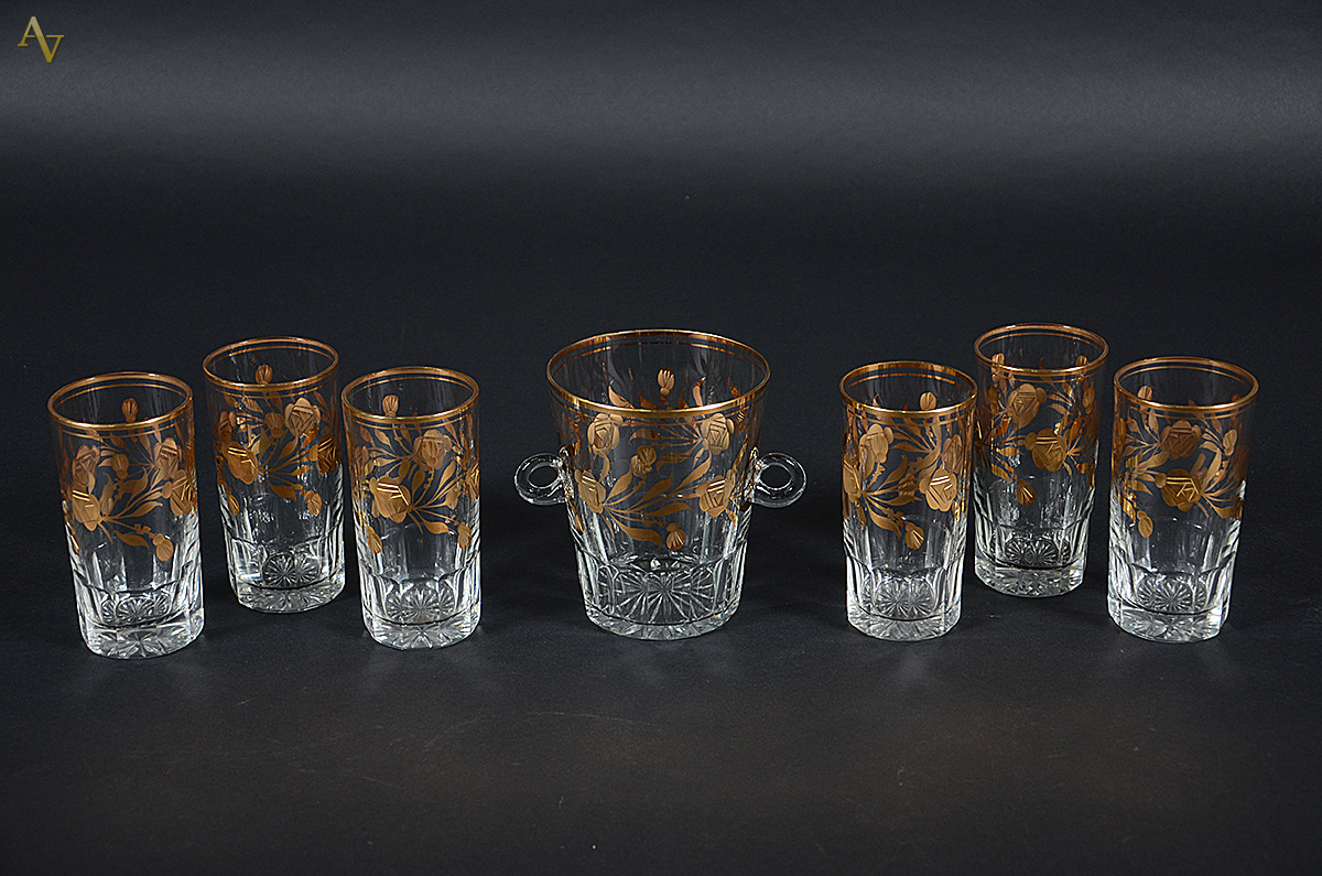 Conjunto com 6 copos para whisky e balde com filetados e flores...