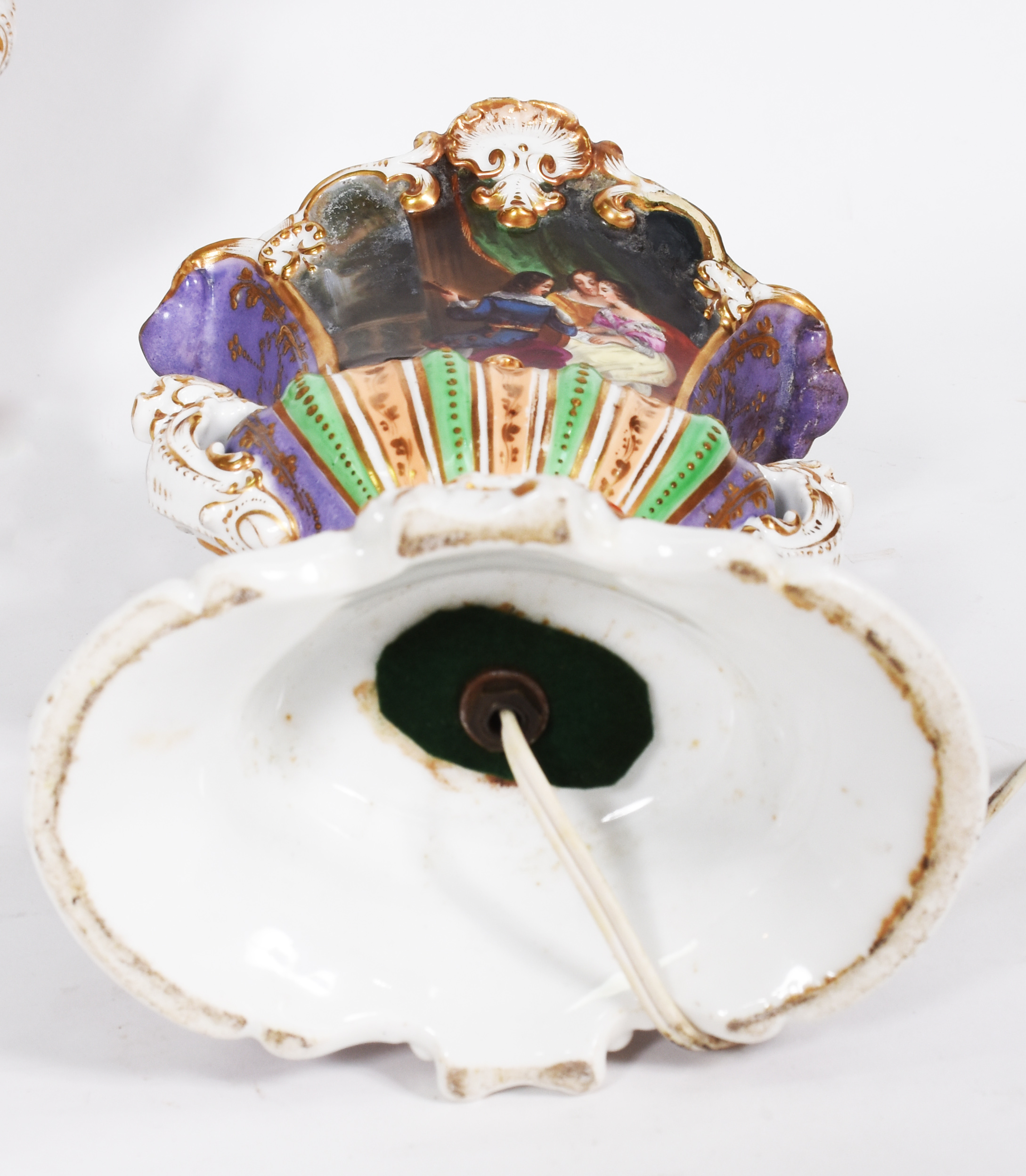 Par de ânforas de porcelana Francesa Vieux Paris, um dos lados com... - foto 6 de 7