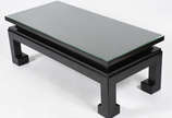 Mesa de centro  de laca preta ao gosto oriental... - Mesa de centro  de laca preta ao gosto oriental com vidro  no tampo.