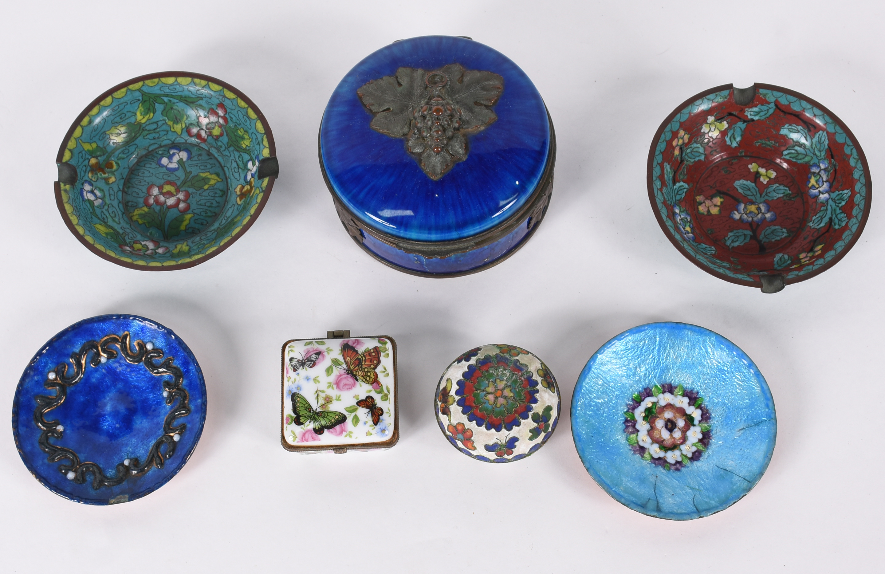 Sete peças diversas, sendo cinco de cloisone , 1 caixa de porcelana e... - foto 2 de 5