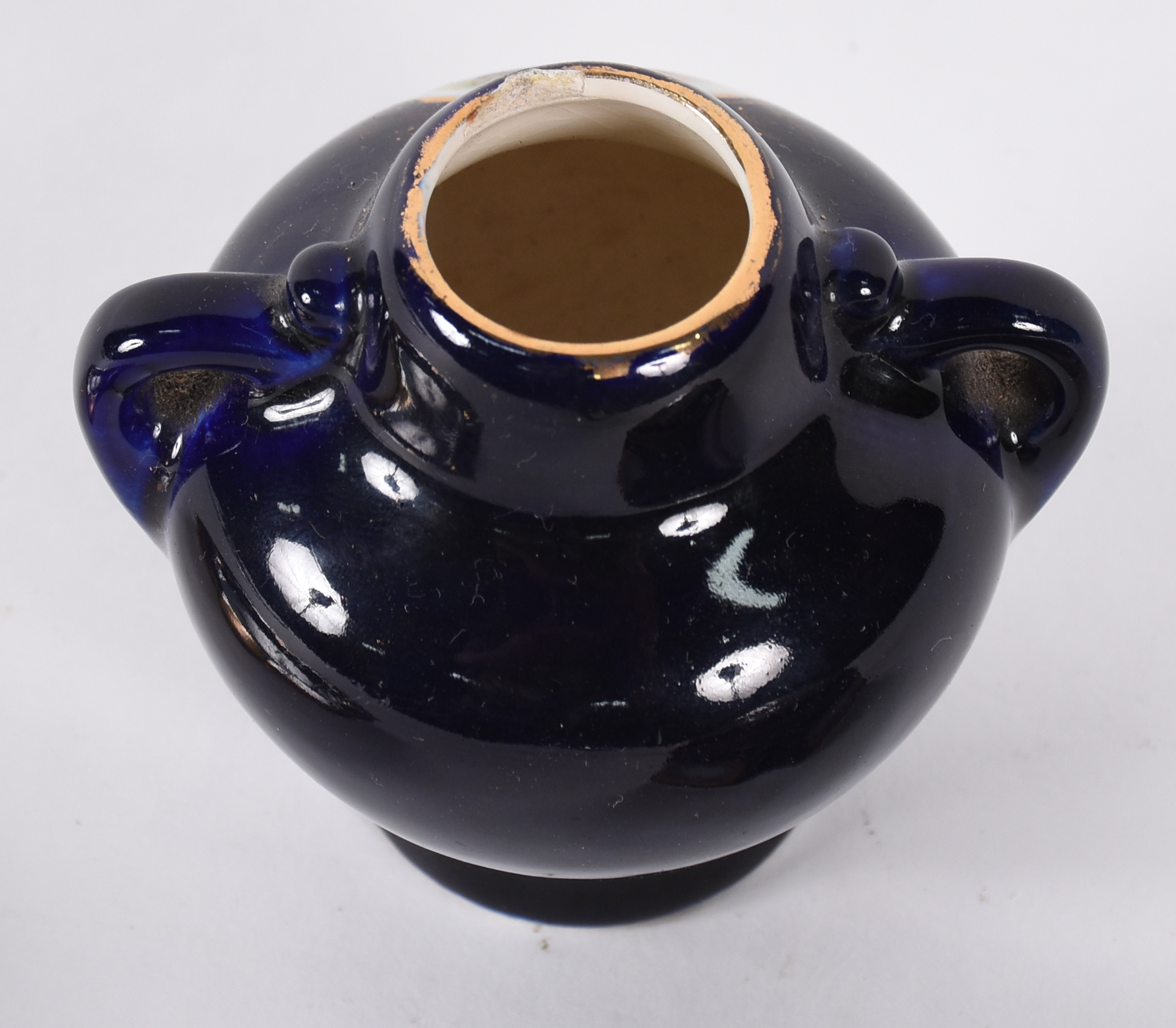 Três pequenas peças de porcelana francesa azul cobalto, sendo uma... - foto 4 de 7