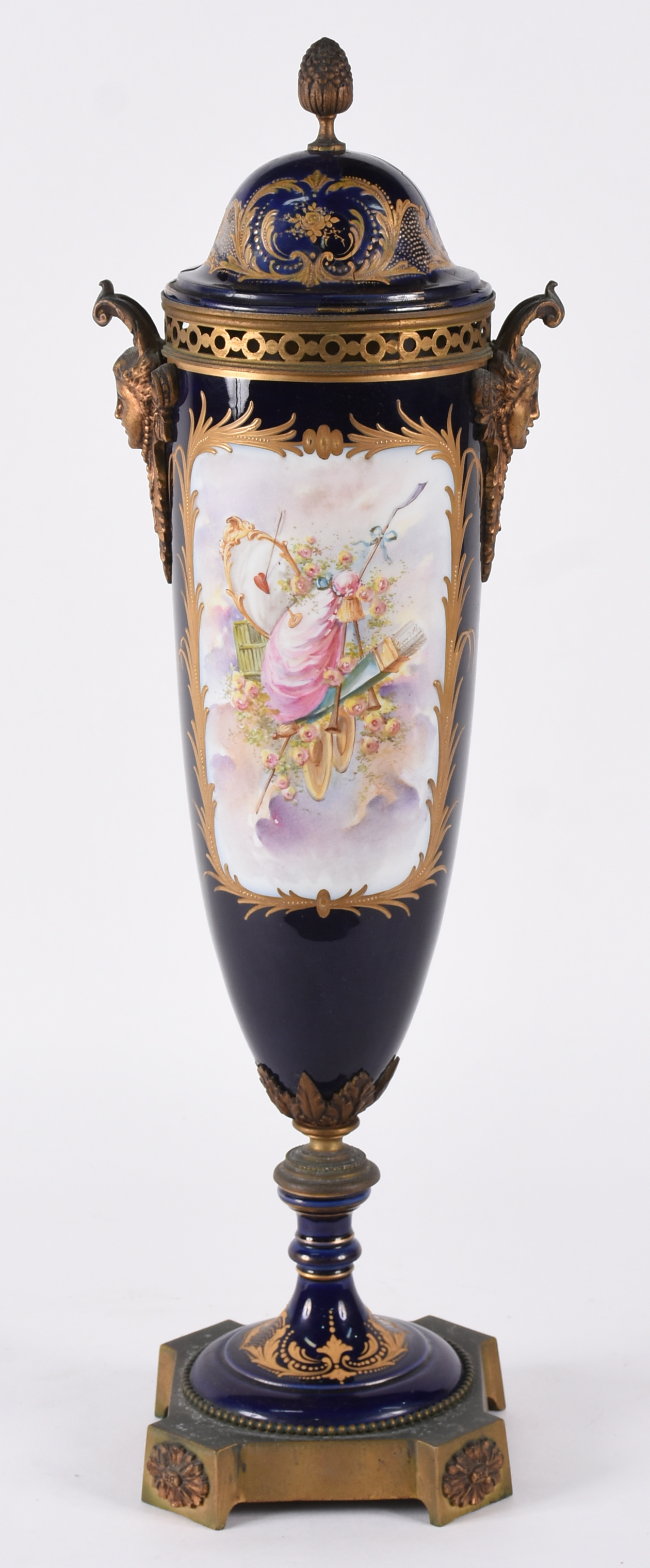 Ânfora de porcelana francesa de Sèvres na cor azul cobalto, de uma... - foto 1 de 8
