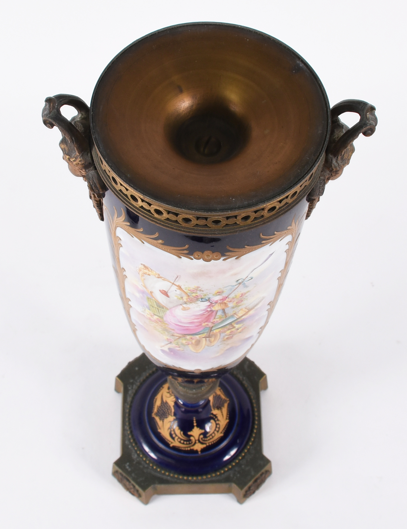 Ânfora de porcelana francesa de Sèvres na cor azul cobalto, de uma... - foto 4 de 8