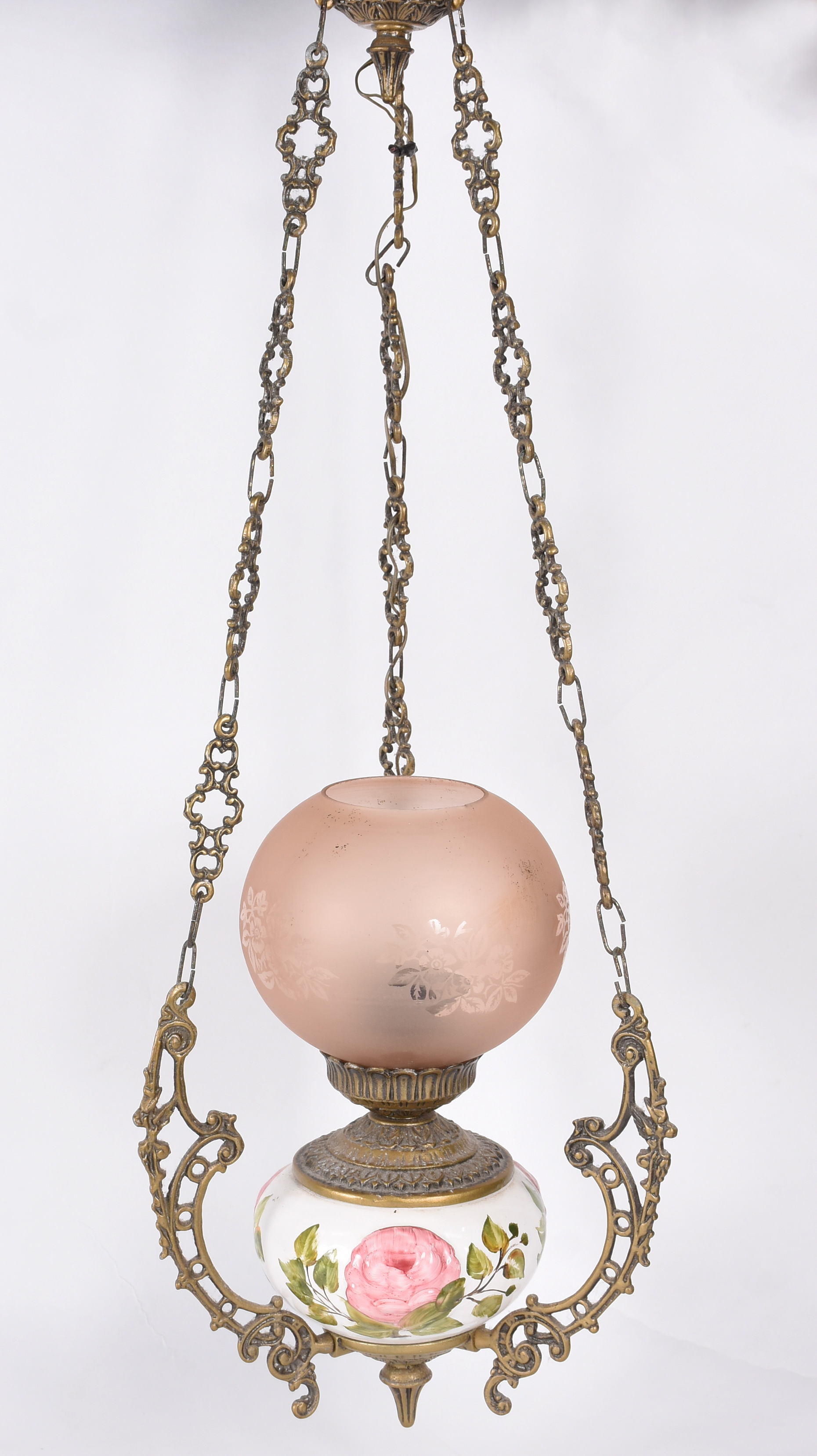 Lustre de cerâmica e manga feitio " bola" de vidro rosado, correntes... - foto 1 de 4