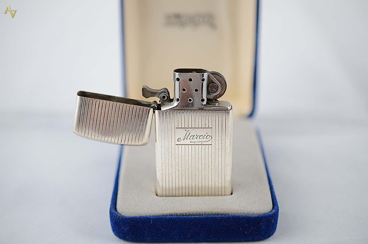 ZIPPO - Isqueiro com caixa de prata e fluido. Apresenta monograma... - foto 2 de 2