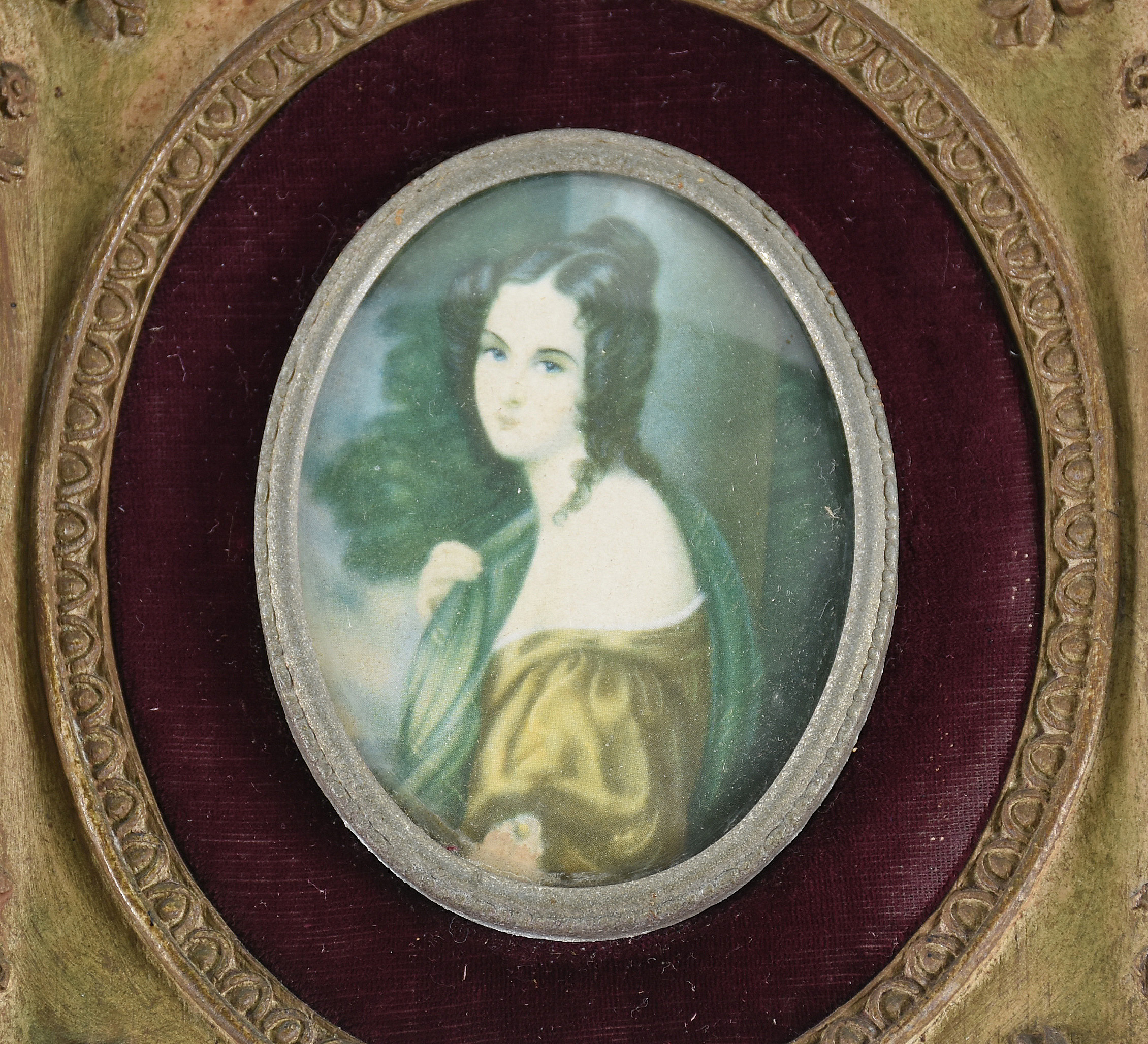 Par de quadrinhos "medalhão" decorativos, com figuras de Lady Dower e... - foto 3 de 6