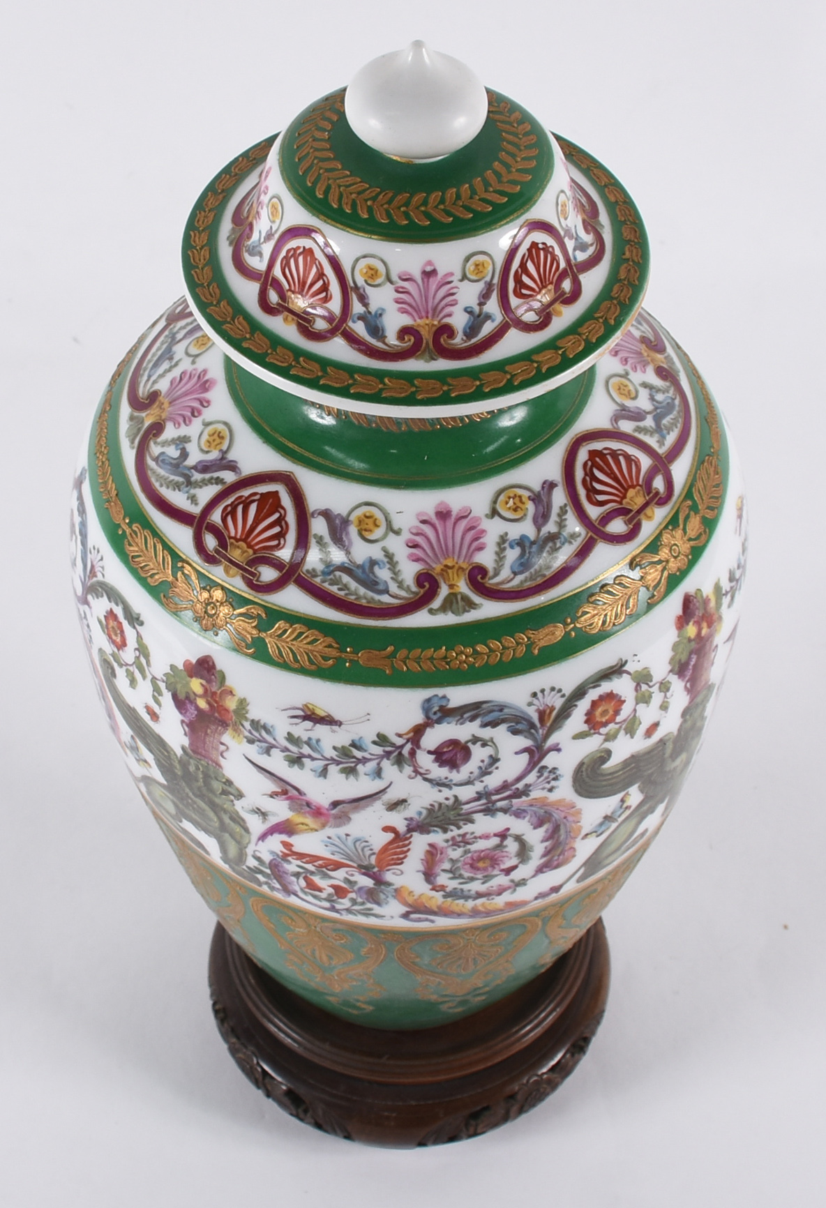 Potiche de porcelana francesa de Sévres, fundo verde ricamente... - foto 3 de 6
