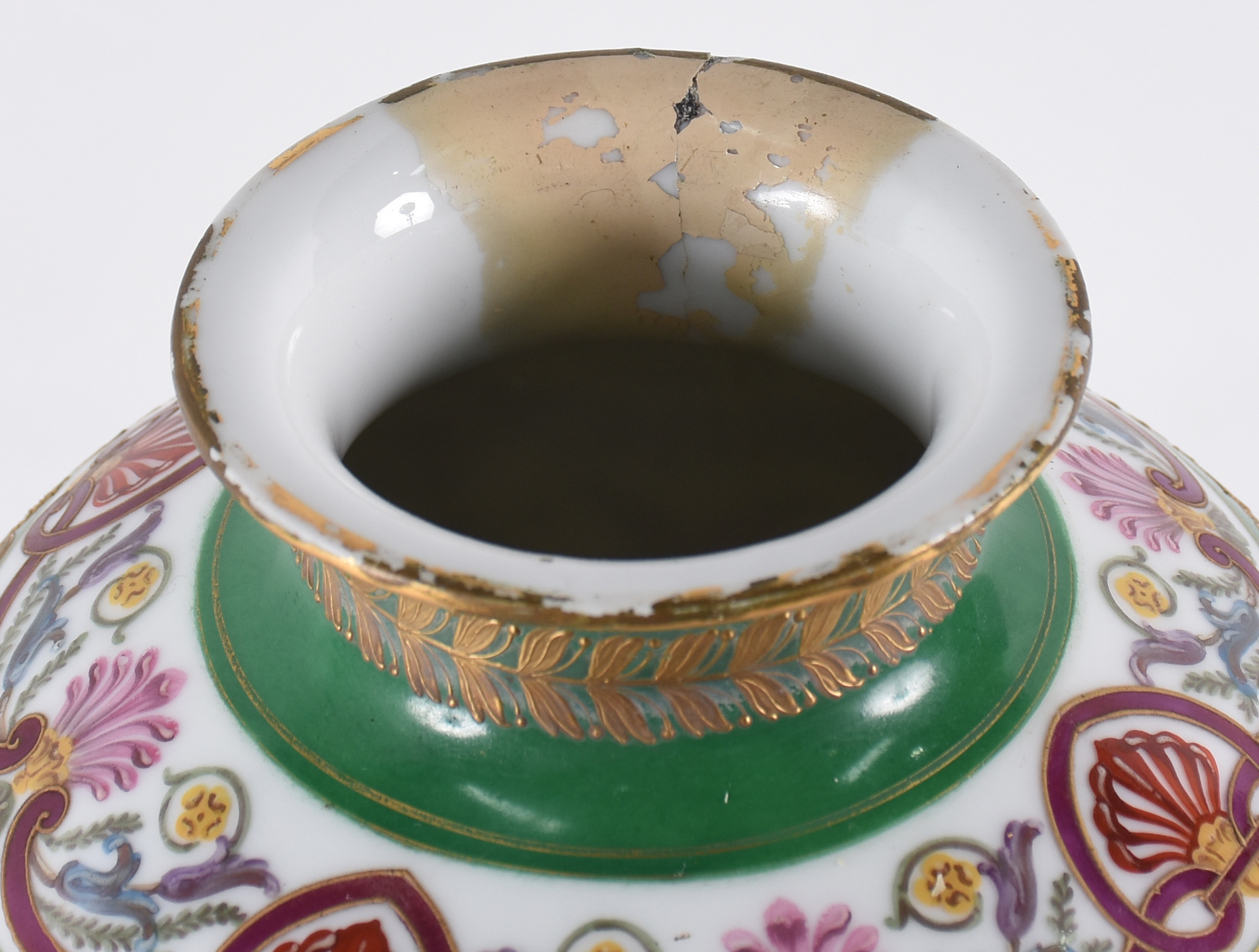 Potiche de porcelana francesa de Sévres, fundo verde ricamente... - foto 5 de 6