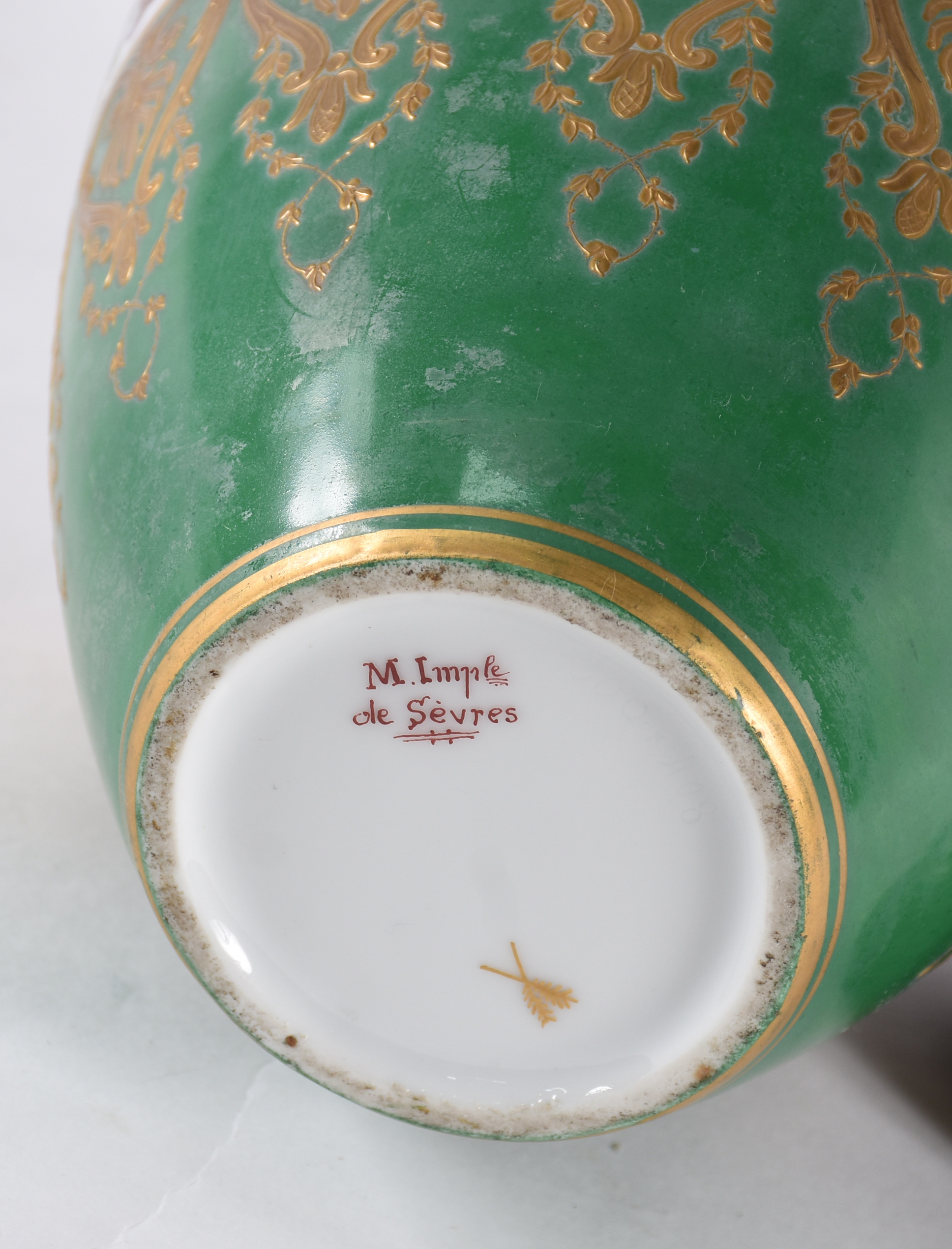 Potiche de porcelana francesa de Sévres, fundo verde ricamente... - foto 6 de 6
