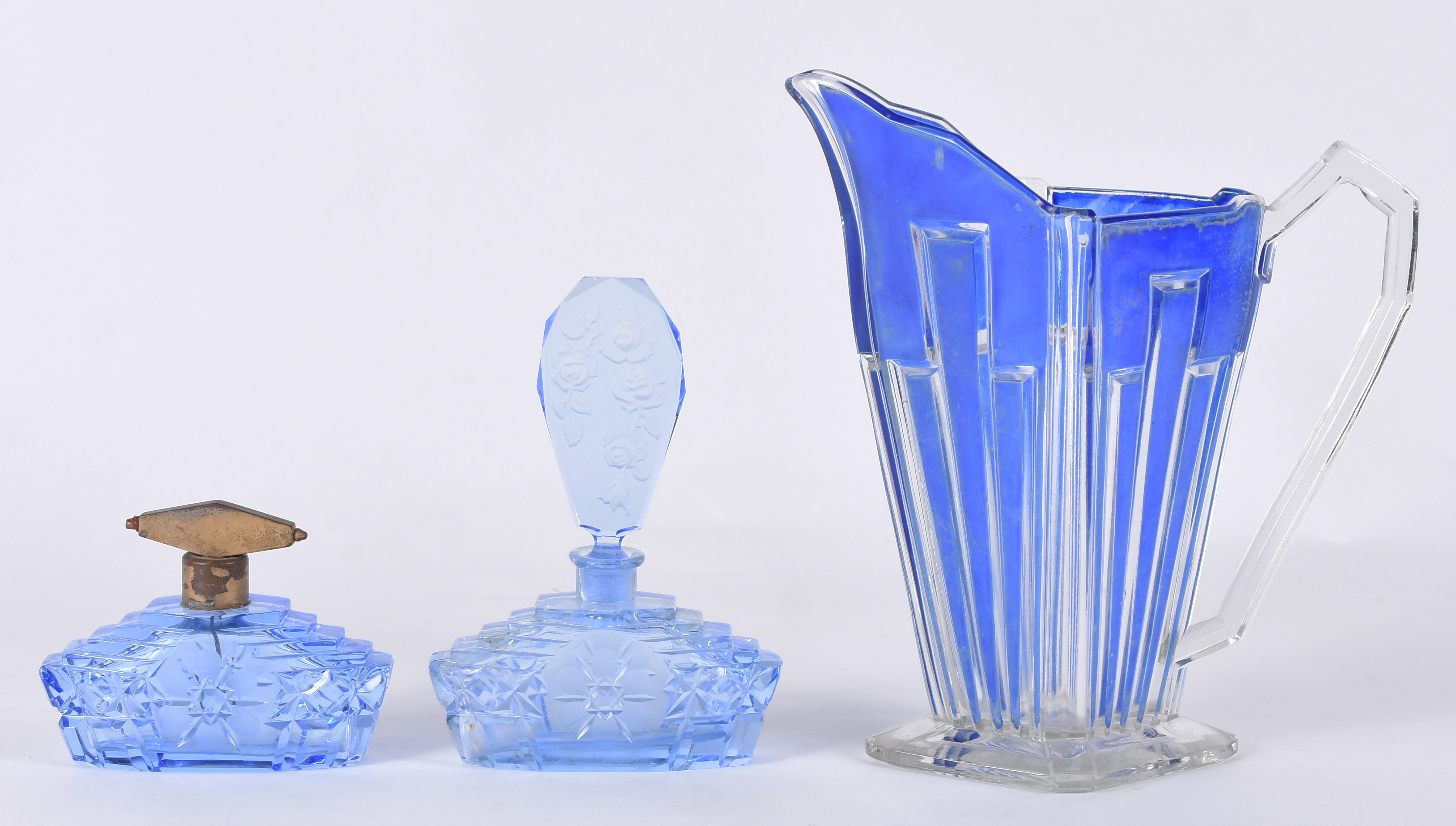 Jarra (bicado na base) e 2 perfumeiros de cristal lapidado azul.Total... - foto 2 de 5