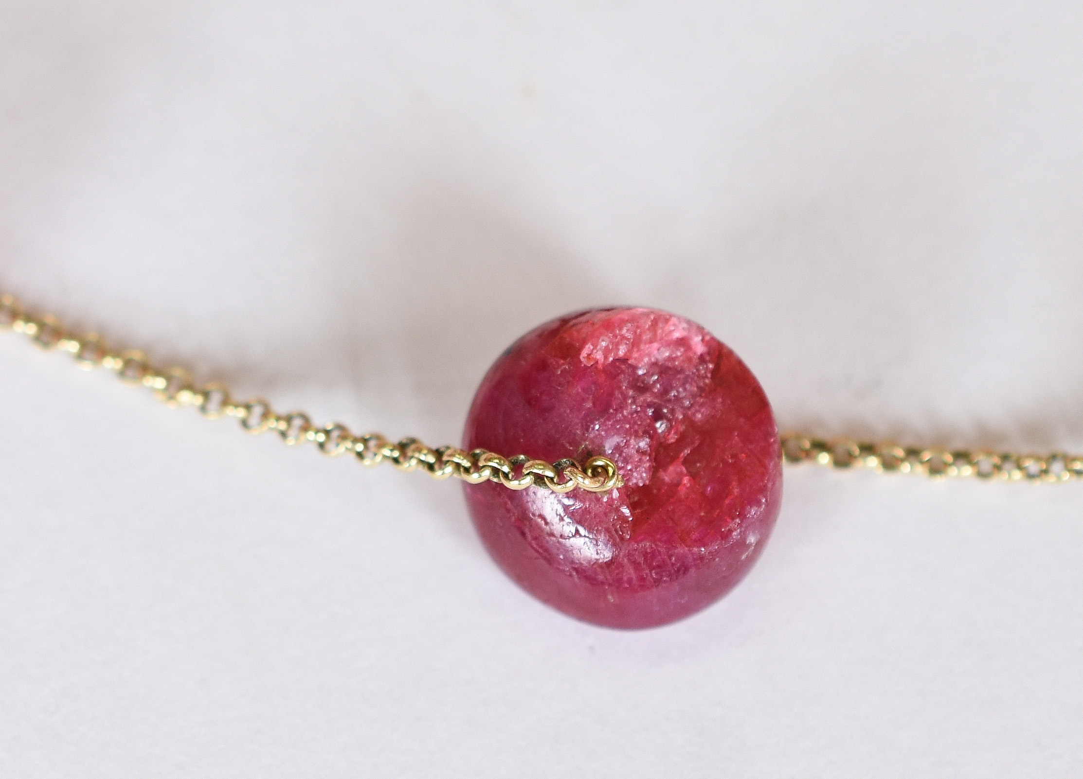Colar com cabochons de rubi , corrente de ouro amarelo 18 k. (1 pedra... - foto 4 de 4