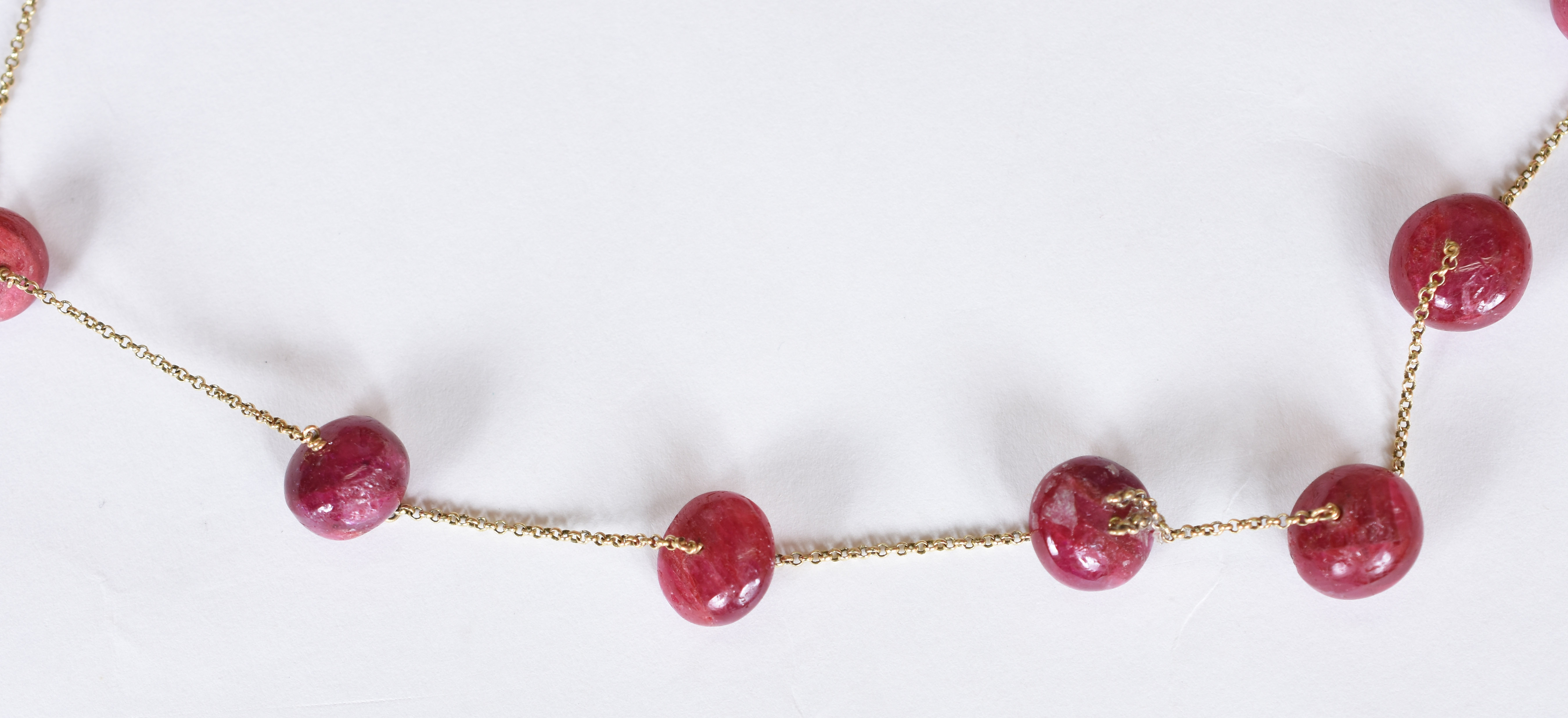 Colar com cabochons de rubi , corrente de ouro amarelo 18 k. (1 pedra... - foto 2 de 4