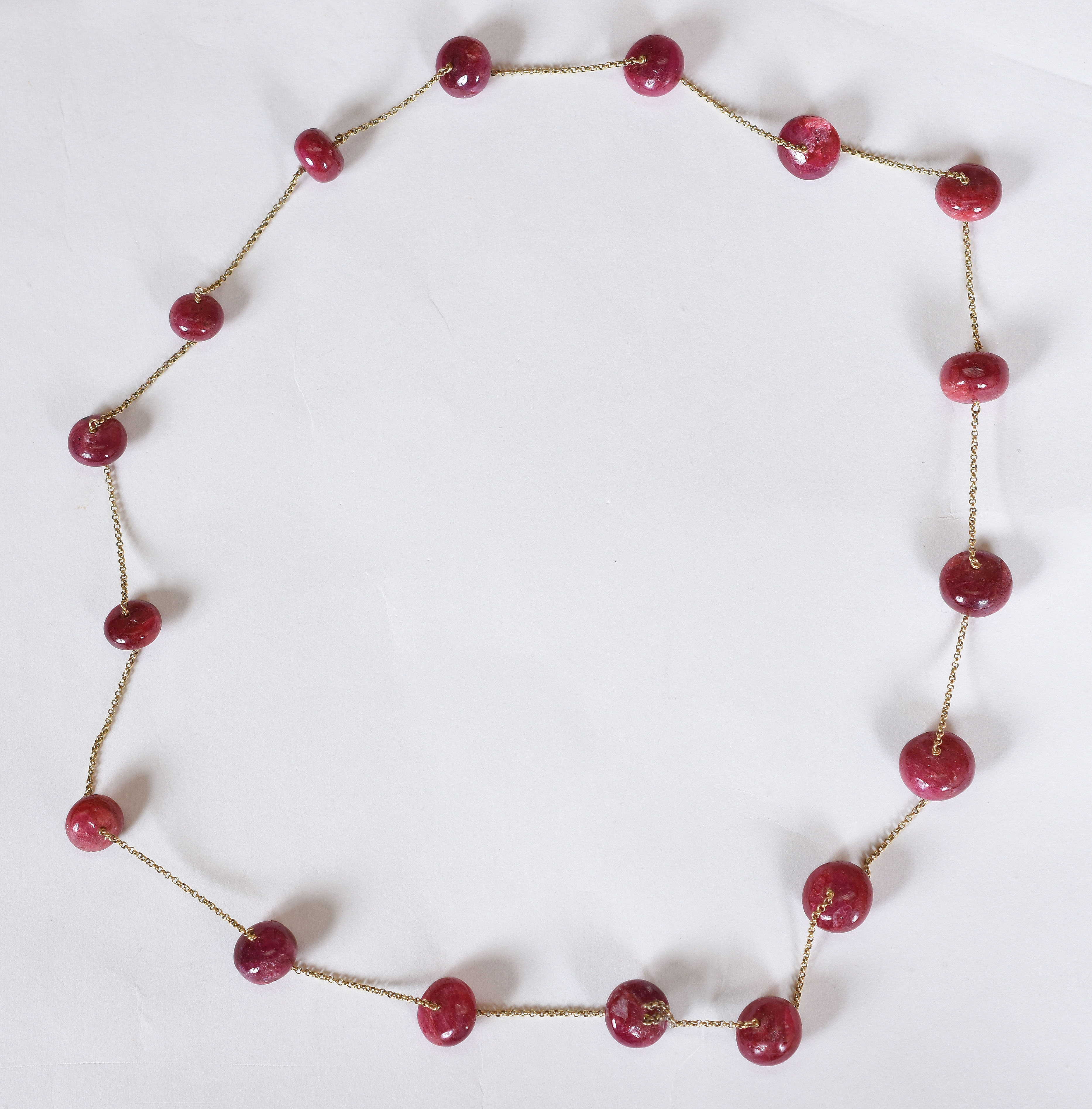 Colar com cabochons de rubi , corrente de ouro amarelo 18 k. (1 pedra... - foto 1 de 4